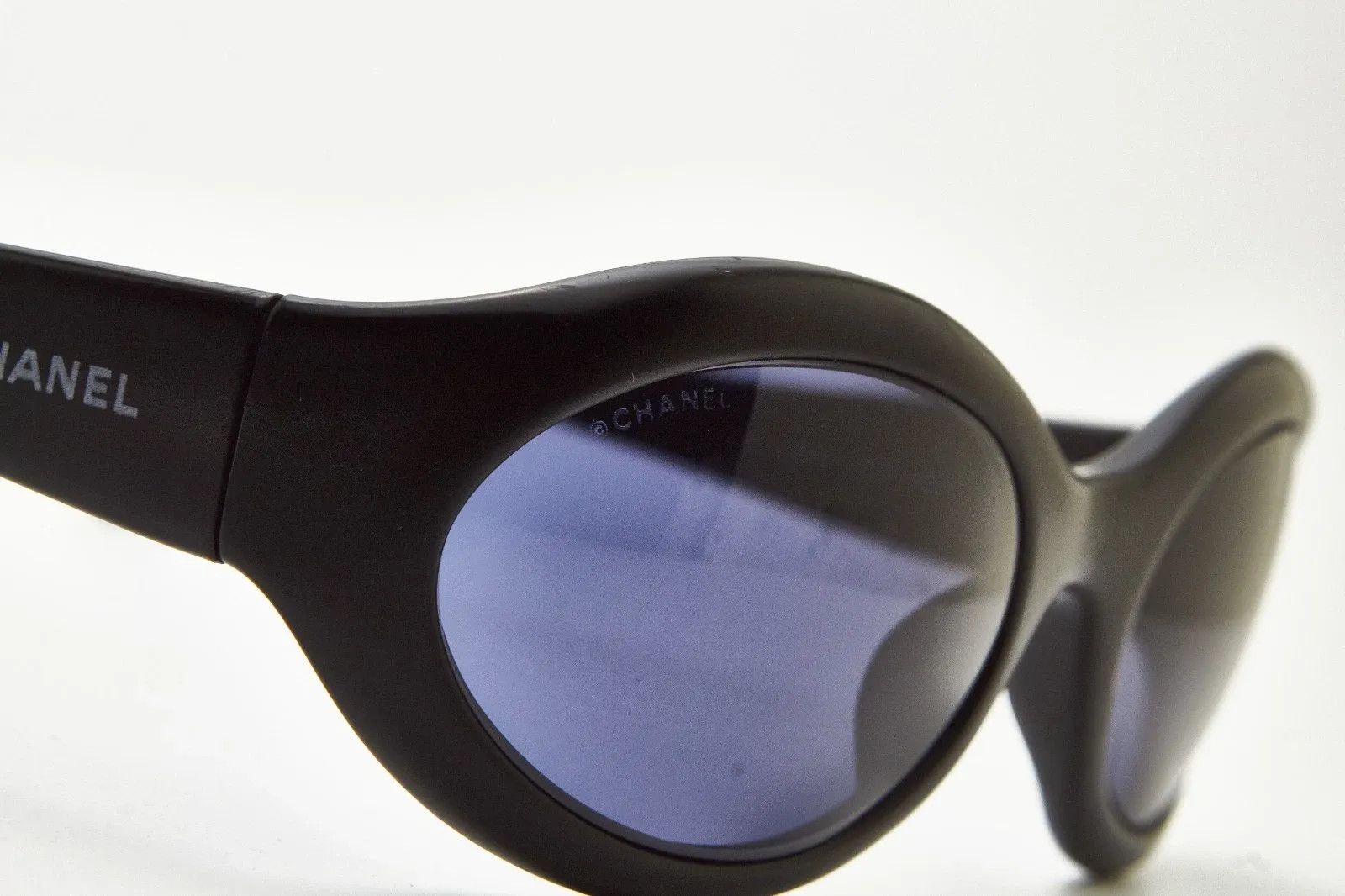 Chanel CHANEL 5017 Bold Rave Eggs chunky sunglass 1990s Size ONE SIZE - 3 Thumbnail
