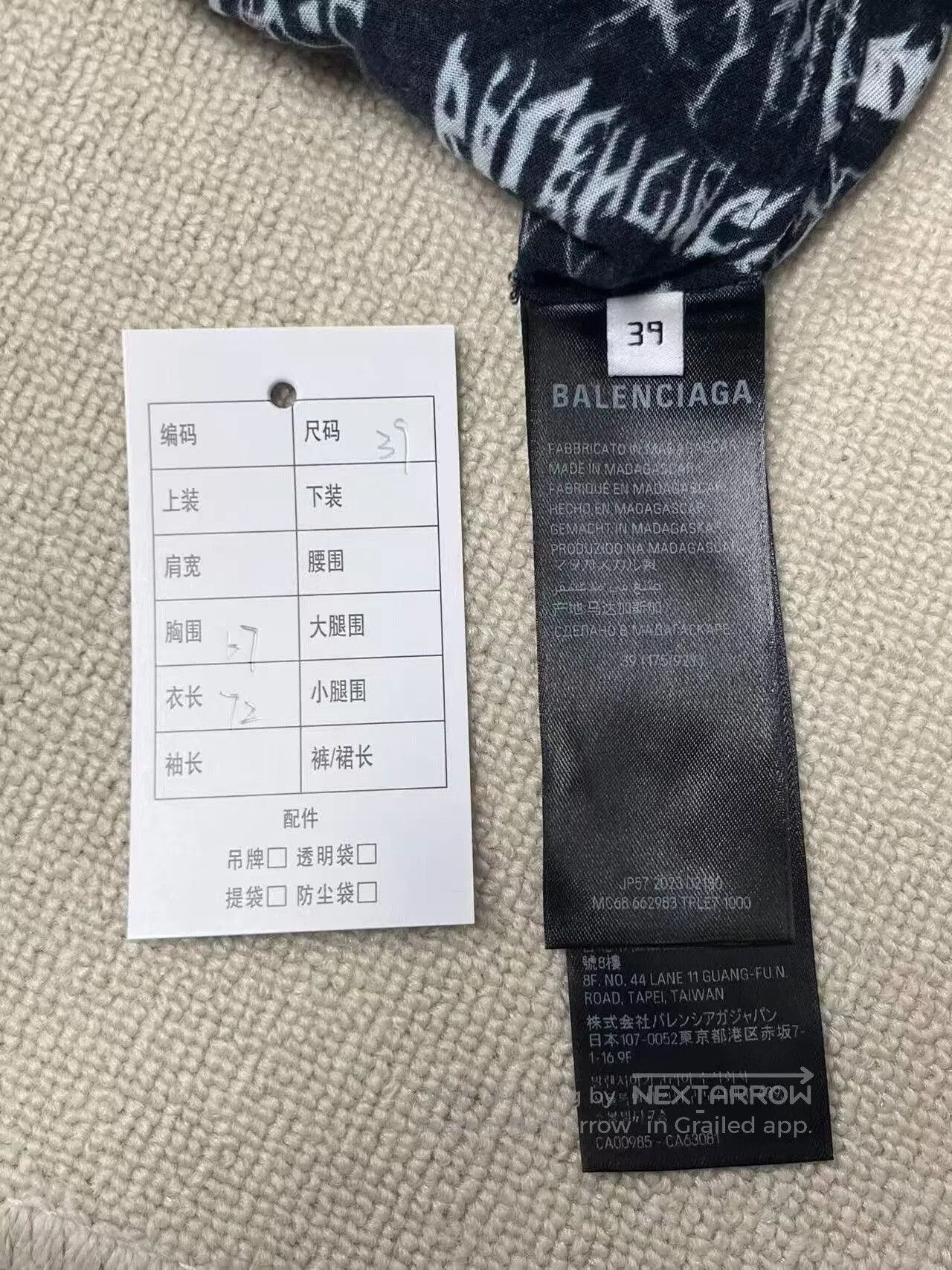 Balenciaga balenciaga logo print button. Size US M / EU 48-50 / 2 - 3 Thumbnail