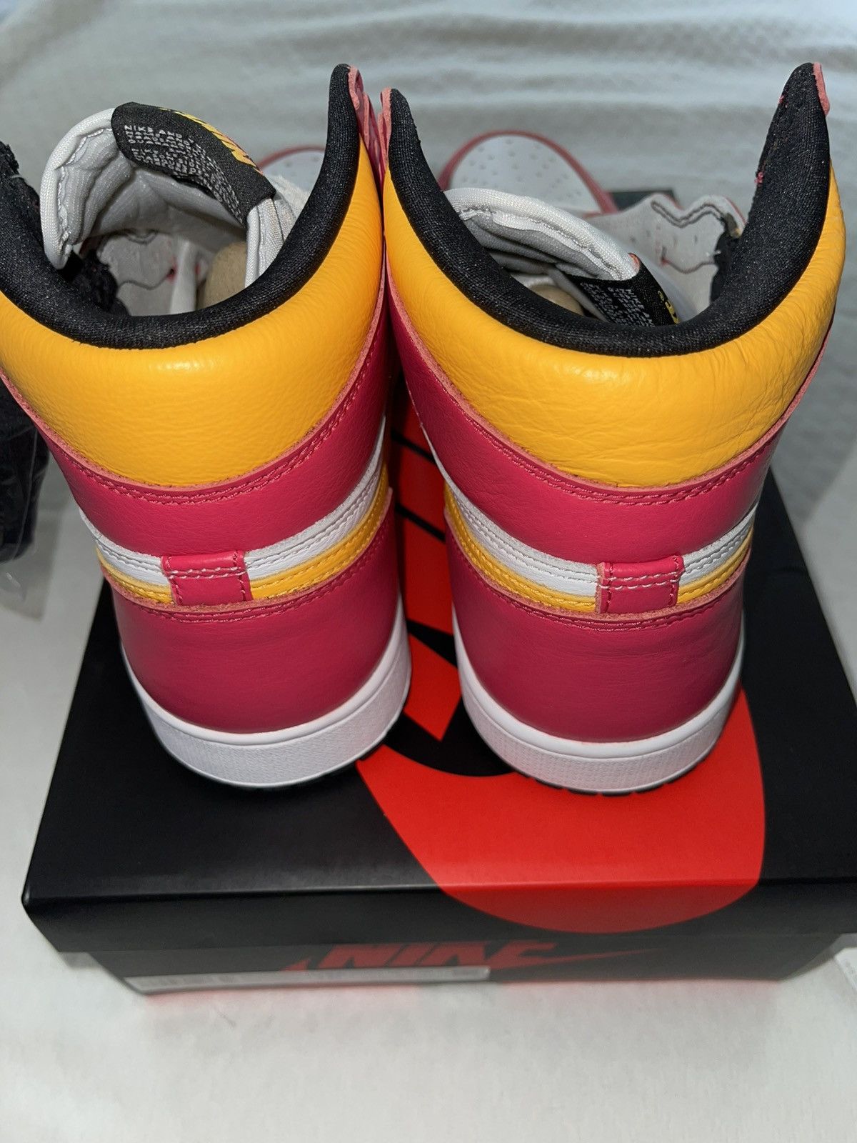 Jordan Brand Air Jordan 1 Retro High OG Light Fusion Red 10.5 DS Size US 10.5 / EU 43-44 - 4 Thumbnail