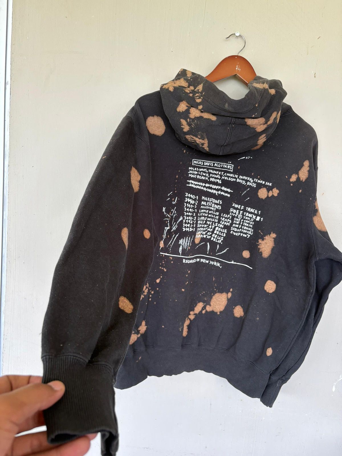 Jean-Michel Basquiat VTG Jean Michel Basquiat MilesDavisAllStar Hoodies Acid Wash Size US L / EU 52-54 / 3 - 5 Thumbnail