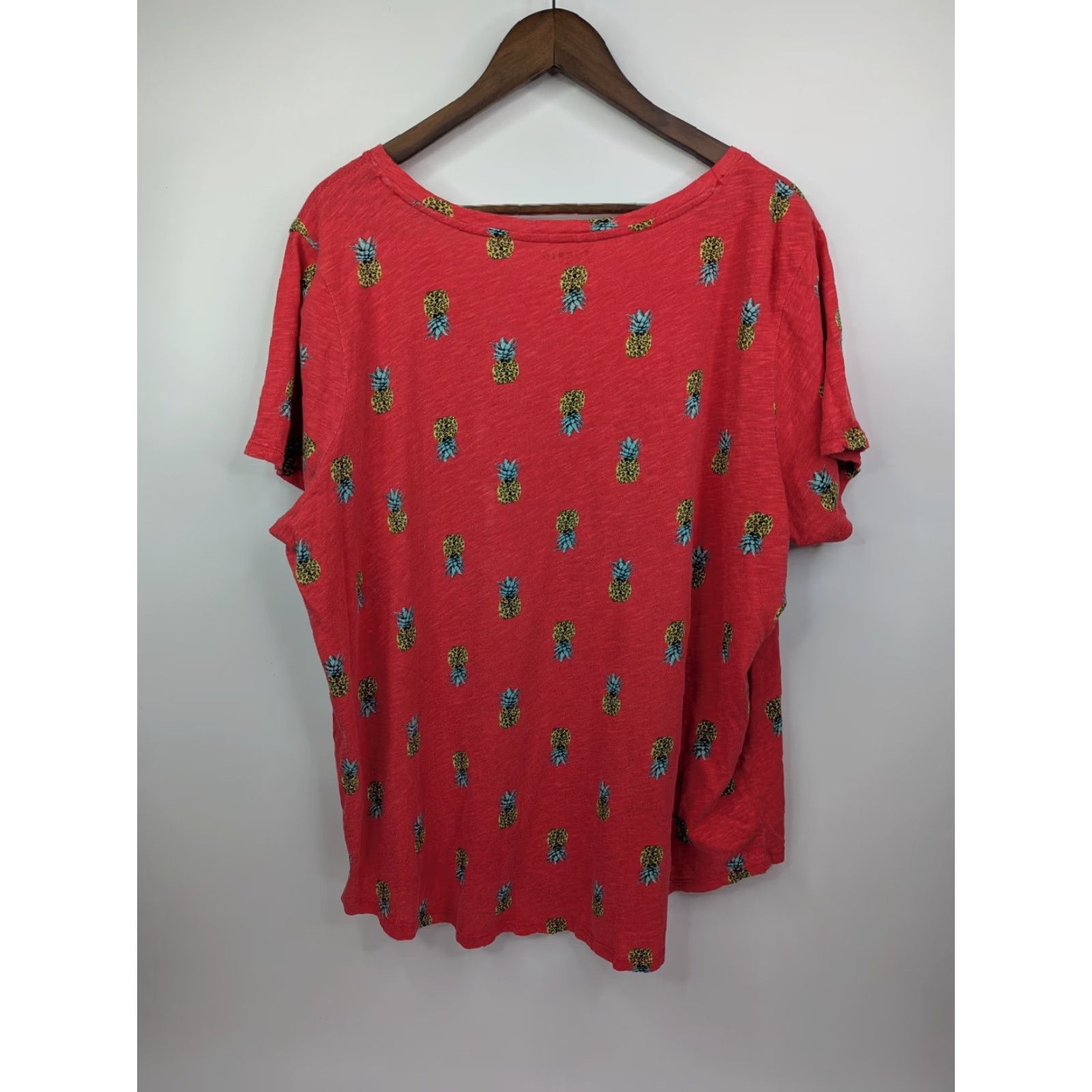 Torrid Torrid Blouse Shirt Women Pink Red Pineapple Print Short Sleeve Pullover Size 2X Adults Plus V-Neck Knit Polyester Size XXL / US 16-18 / IT 52-54 - 2 Thumbnail
