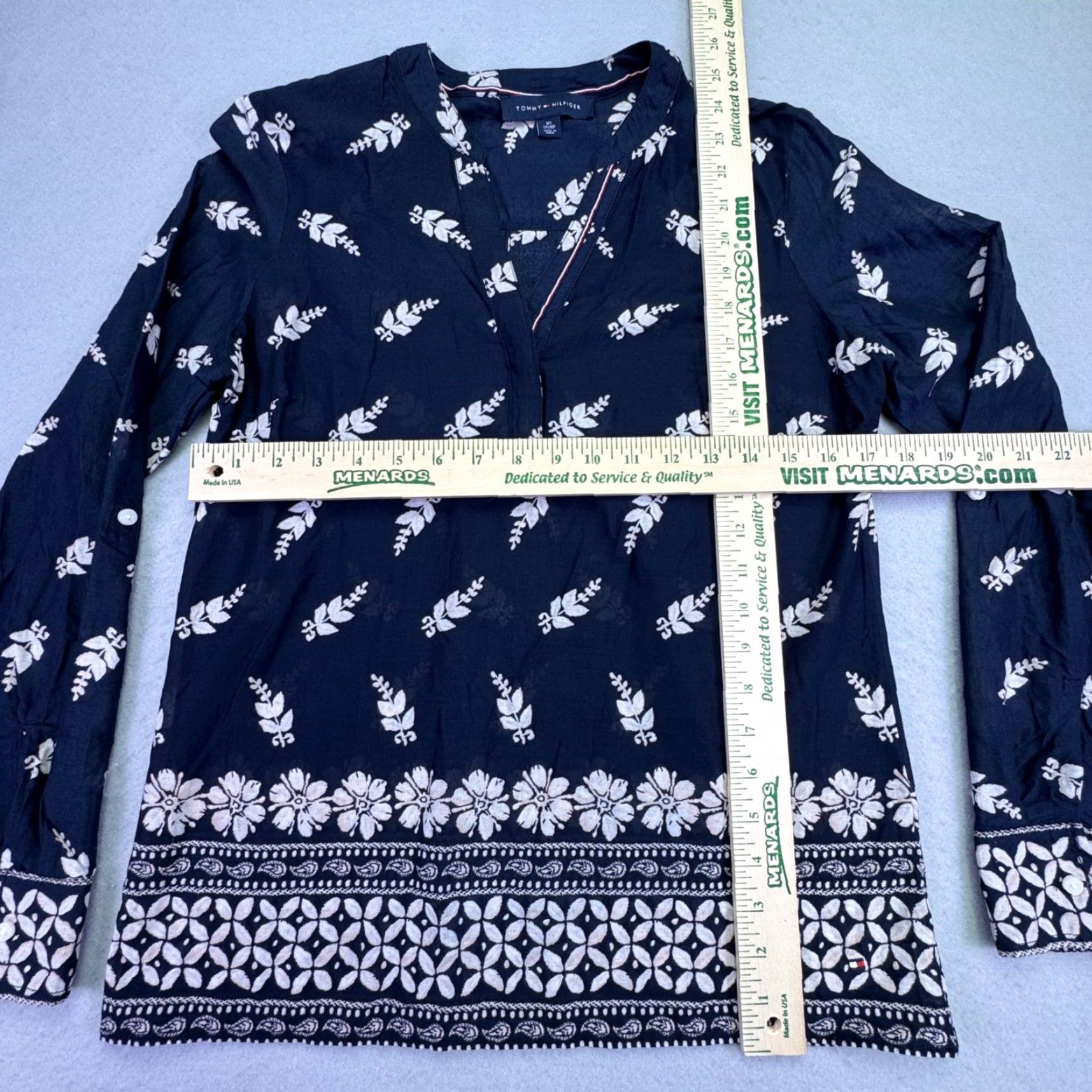 Tommy Hilfiger Tommy Hilfiger Shirt Women's XS Blouse Long Sleeve Floral Paisley Navy Blue V-Neck Lightweight Embroidered Casual Tunic Womens xs blouse Size XS / US 0-2 / IT 36-38 - 2 Thumbnail