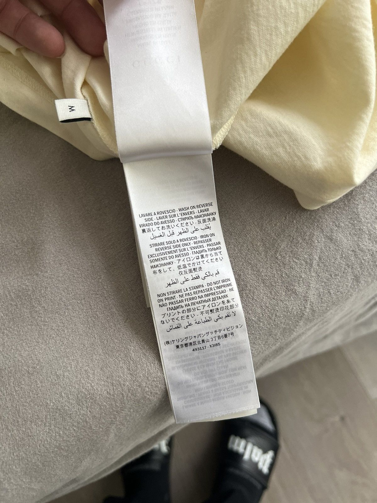 Gucci Gucci Offwhite/Beige Tshirt “Gucci” on Back Size US M / EU 48-50 / 2 - 10 Thumbnail