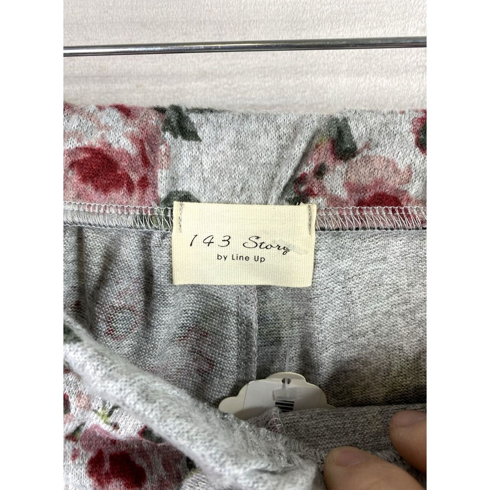 Vintage VINTAGE Line Up 143 Story Top & Jogger Womens S/M Gray Floral Knit Short Sleeve Outfit Size S / US 4 / IT 40 - 6 Thumbnail