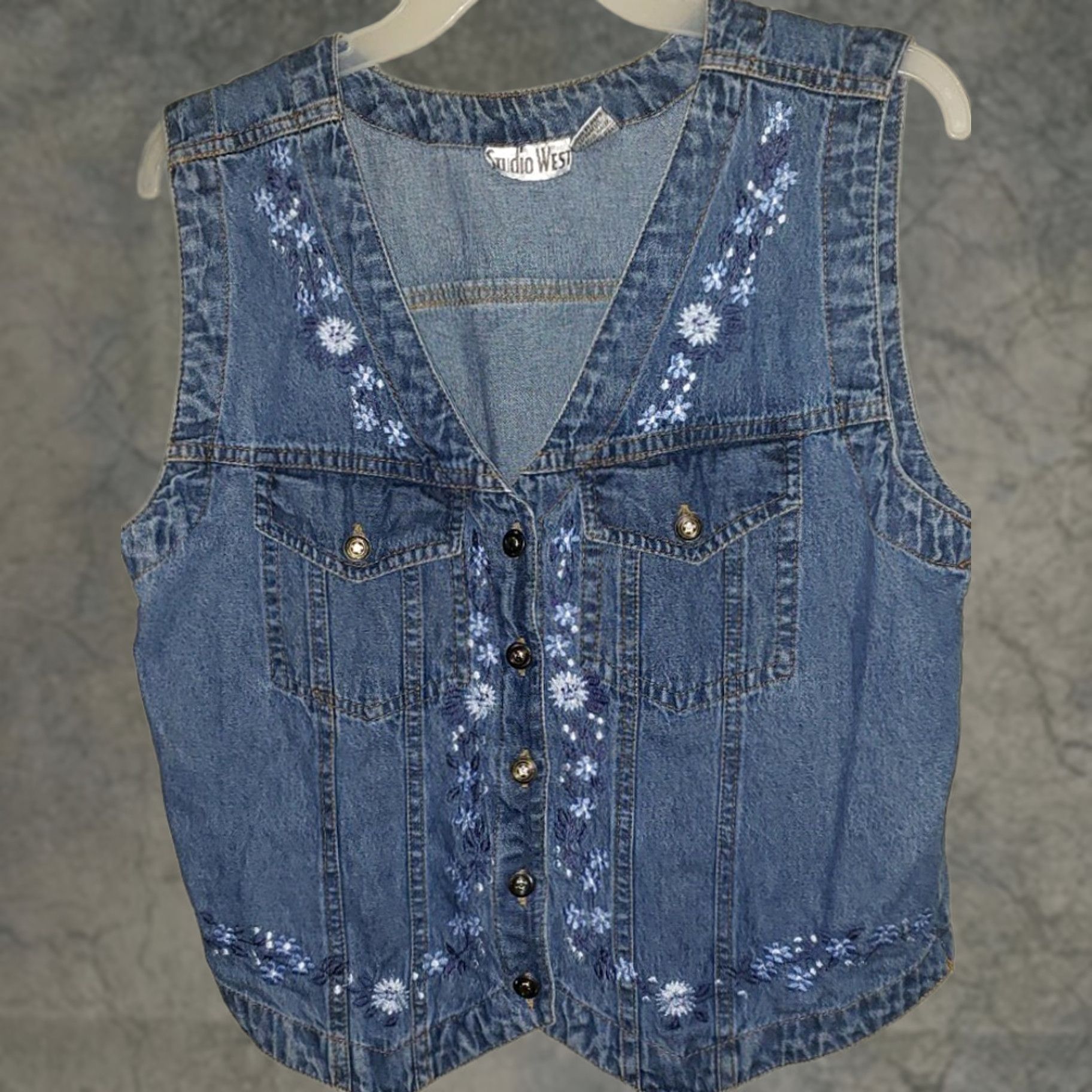 Vintage STUDIO WEST Denim Vest BLUE Embroidered Floral Casual Womens/Misses/Teens Large VEST Size 36" / US 14 / IT 50 - 1 Thumbnail