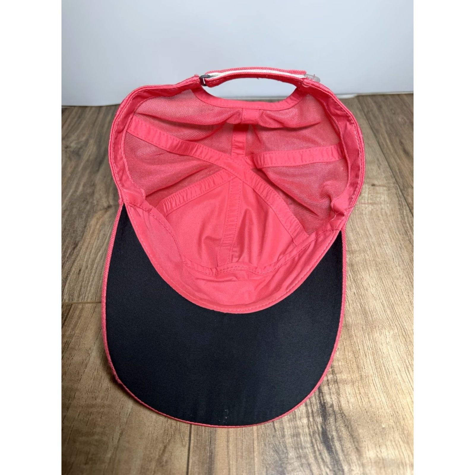 Nike VINTAGE Nike Hat Womens Adjustable Pink VTG Y2K Strap Panel Hot Running Featherlight Embroidered Size ONE SIZE - 7 Thumbnail
