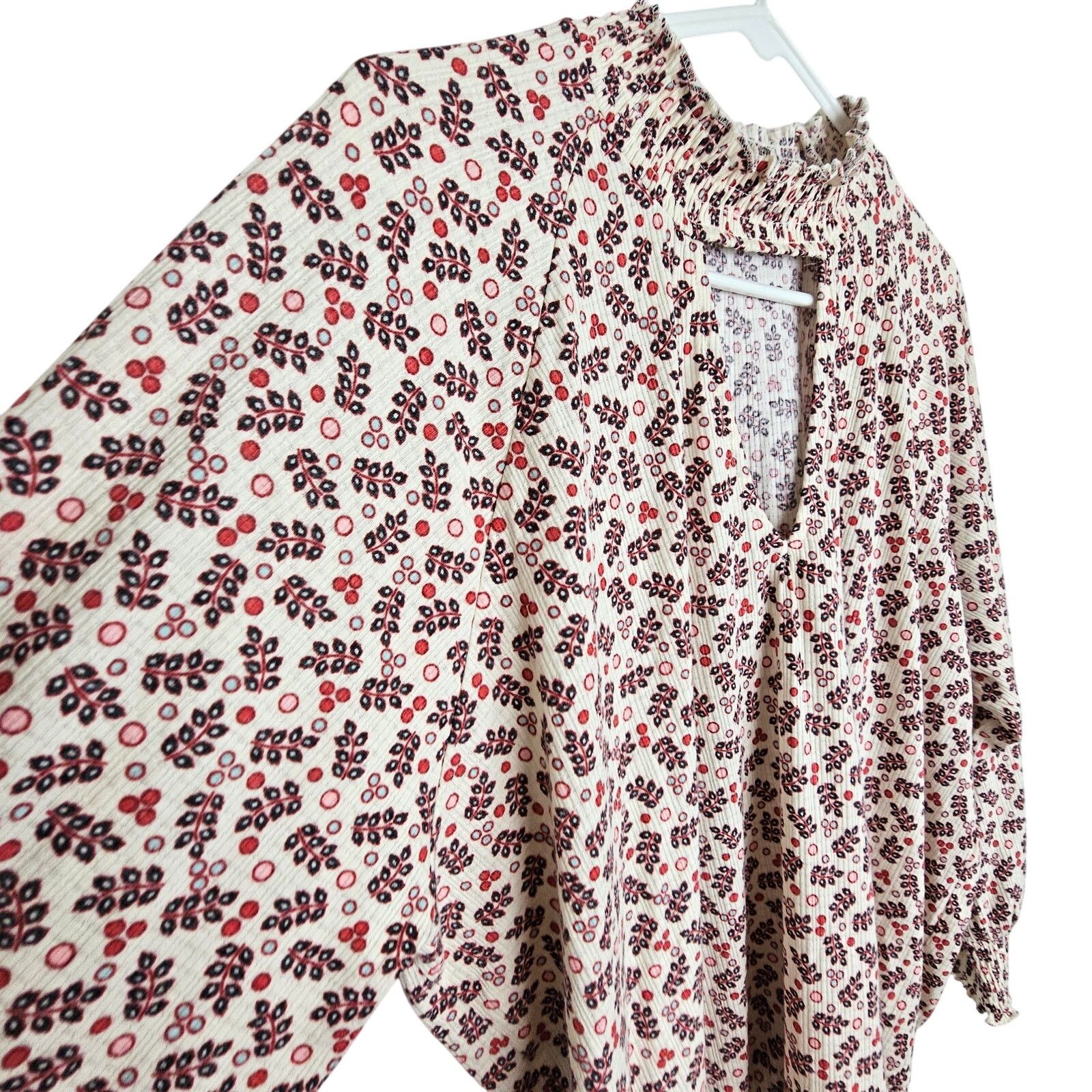 Torrid Torrid Womens Floral Top 1X Keyhole Cutout Smocked Cuffs Size XXL / US 16-18 / IT 52-54 - 5 Thumbnail