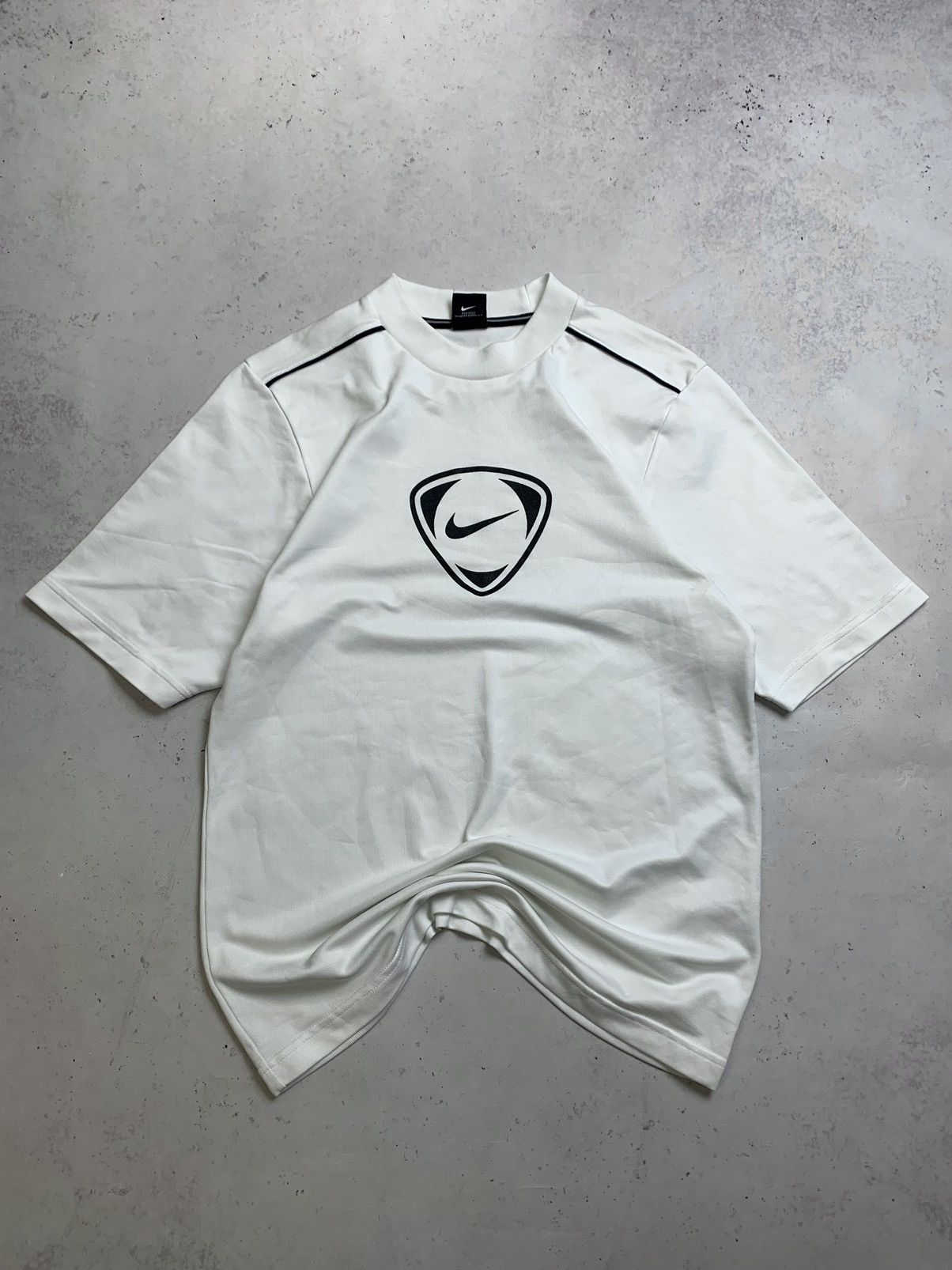 Nike Vintage Nike TN Style T-shirt S Y2K Size US S / EU 44-46 / 1 - 1 Thumbnail
