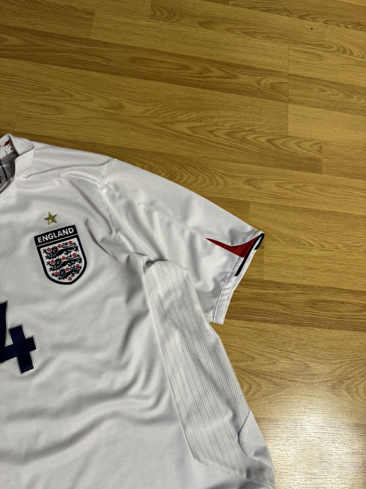 Umbro × Vintage Blokecore ⚽️ England 2005 - 2007 home #4 GERRARD football kit Size US L / EU 52-54 / 3 - 8 Thumbnail