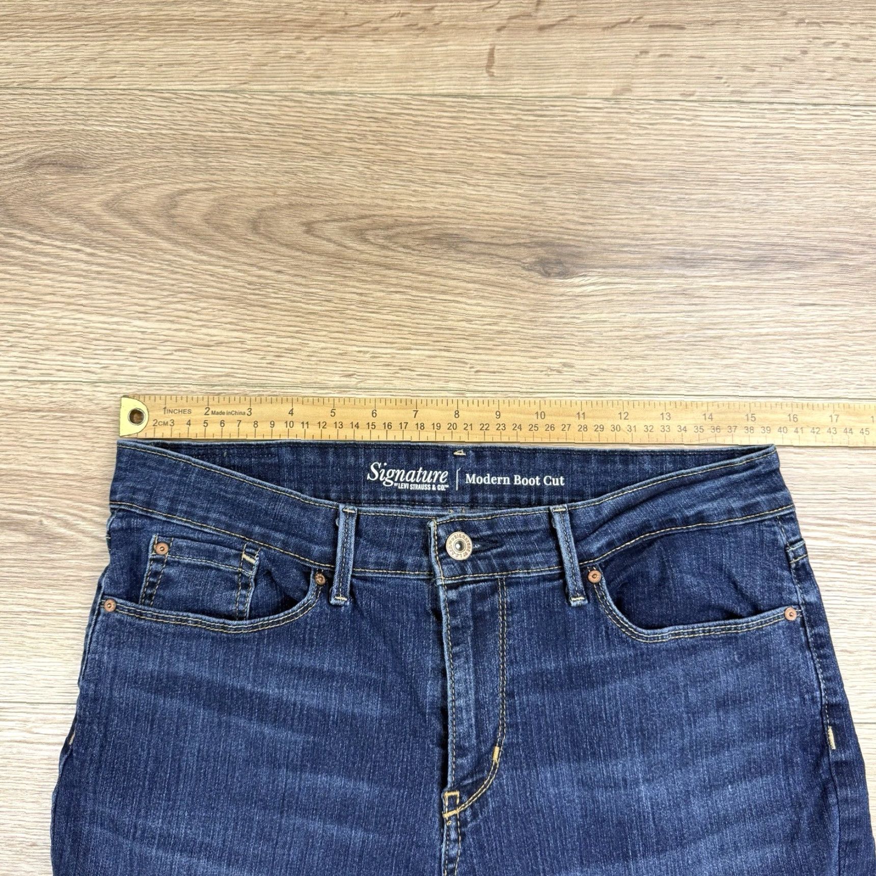 Levi's Signature By Levi Strauss Modern Boot Cut Jeans 12M Womens 12 Regular Blue Cotton Blend Mid Rise 30in Inseam - Used Vintage-esque? (rearranged) Size US 12 / IT 42 - 5 Thumbnail