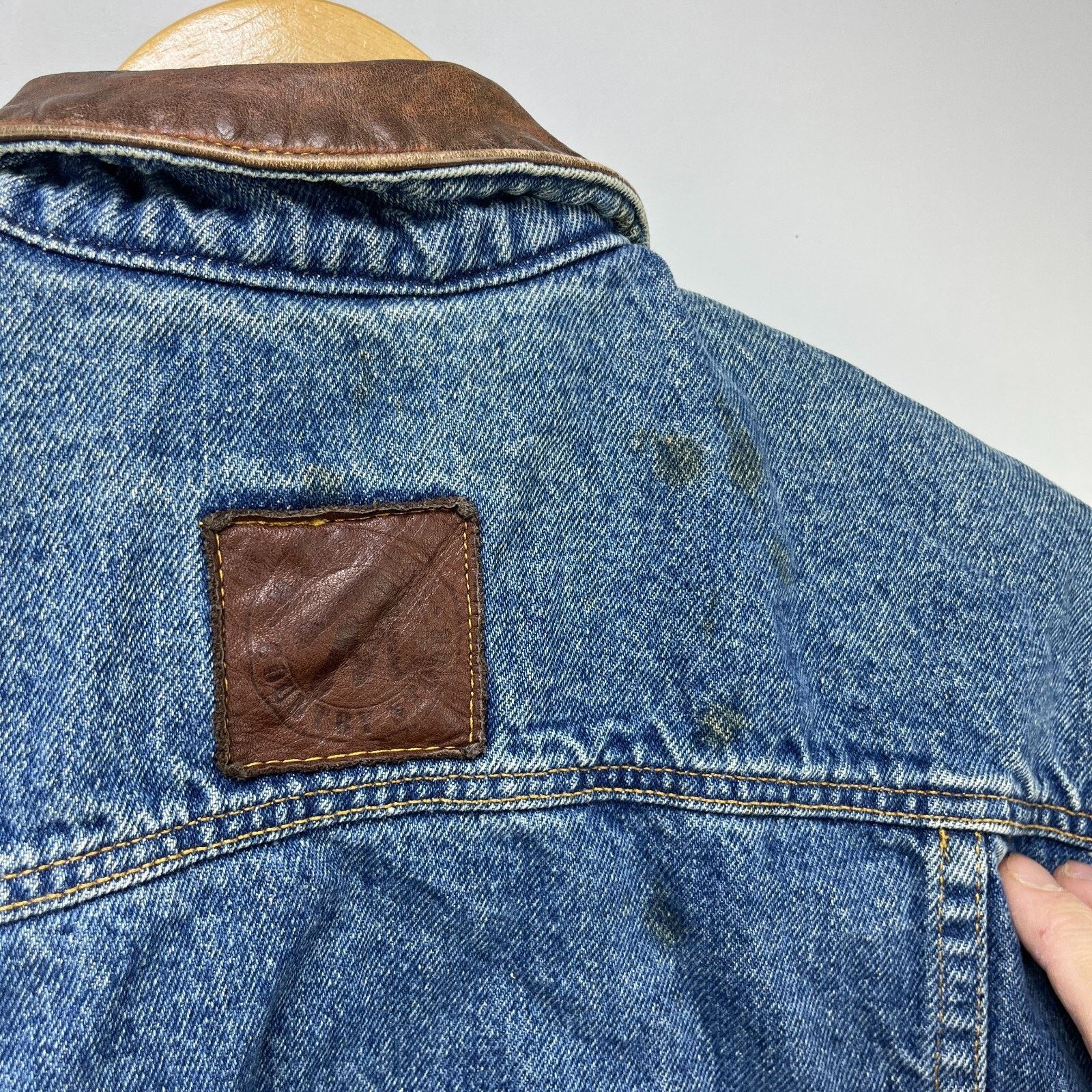 Vintage Vintage Marlboro Country Denim Leather Collar Jacket Medium Size US M / EU 48-50 / 2 - 12 Thumbnail