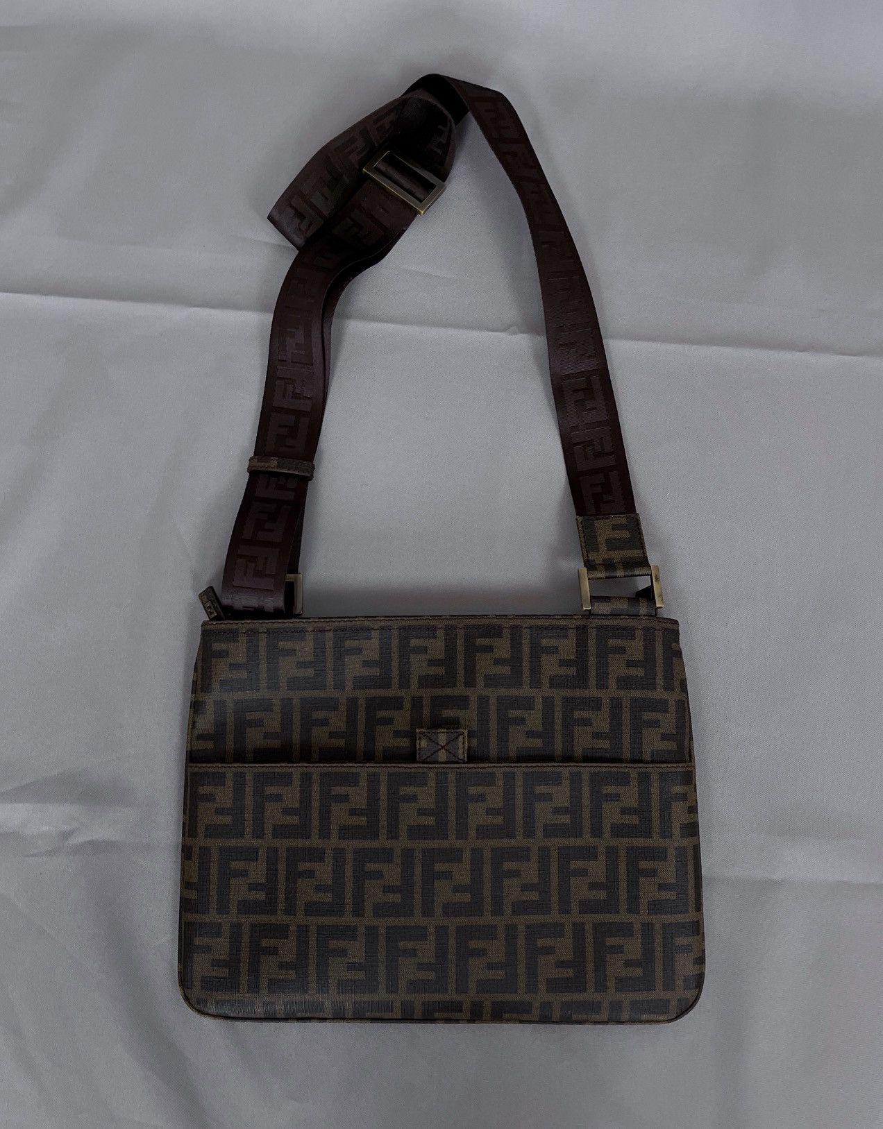 Fendi FENDI FF Monogram Canvas Messenger Bag. Size ONE SIZE - 17 Thumbnail