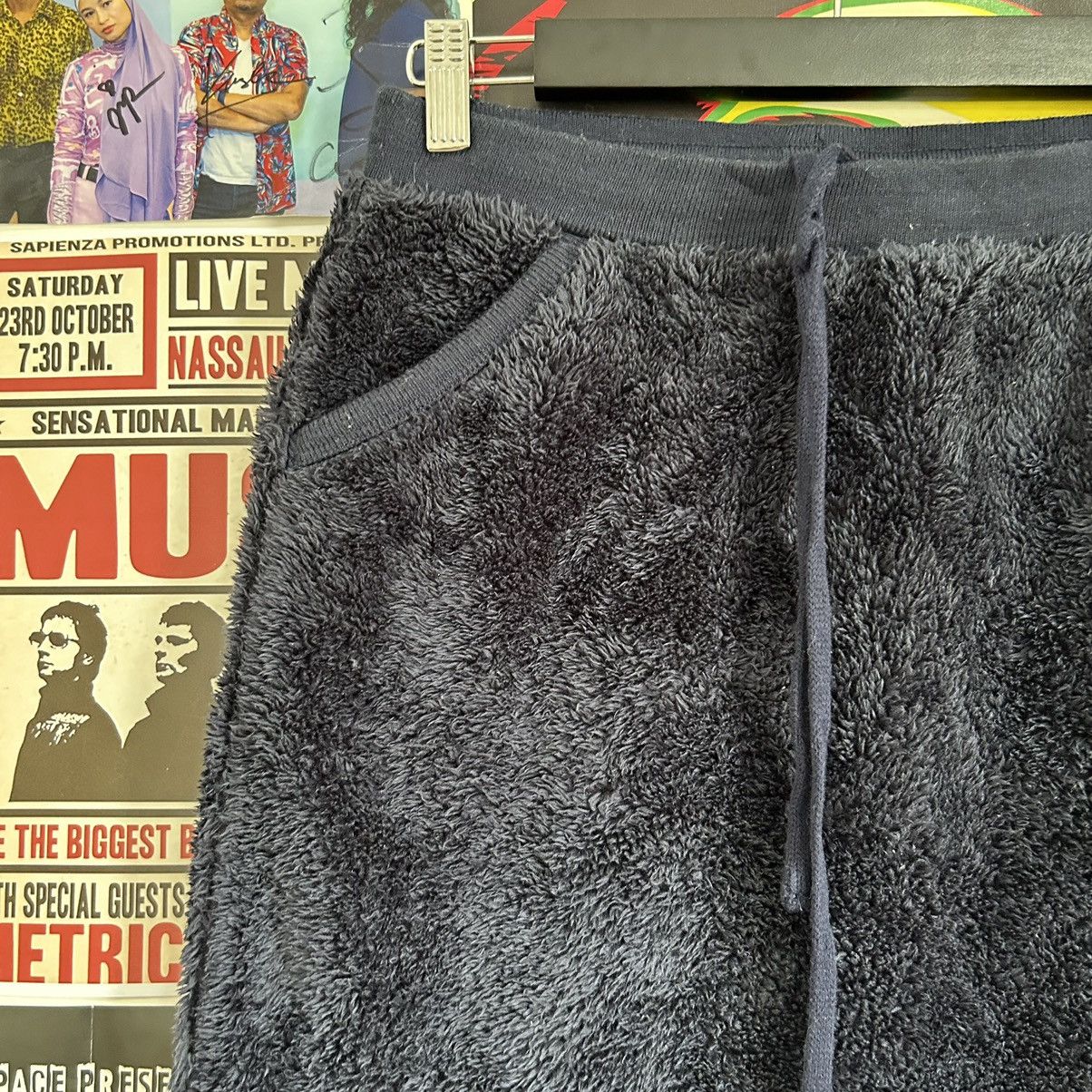Uniqlo Vintage Uniqlo Furry Fleece Mini Skirt Size 27" / US 4 / IT 40 - 3 Thumbnail