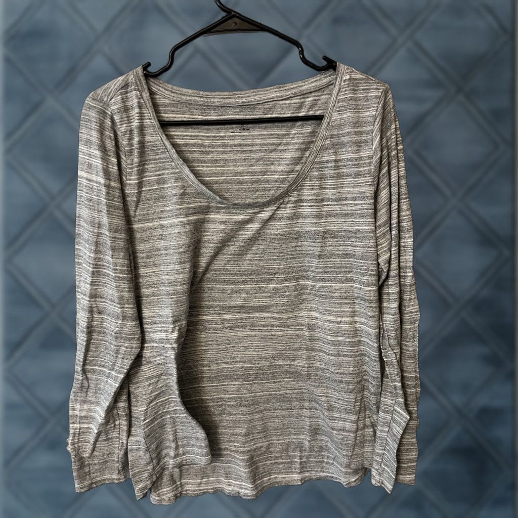 Gap VINTAGE Gap Body Women Shirt L Gray Long Sleeve Pullover Round Neck Adult Women/Gap Body Size L / US 10 / IT 46 - 1 Thumbnail