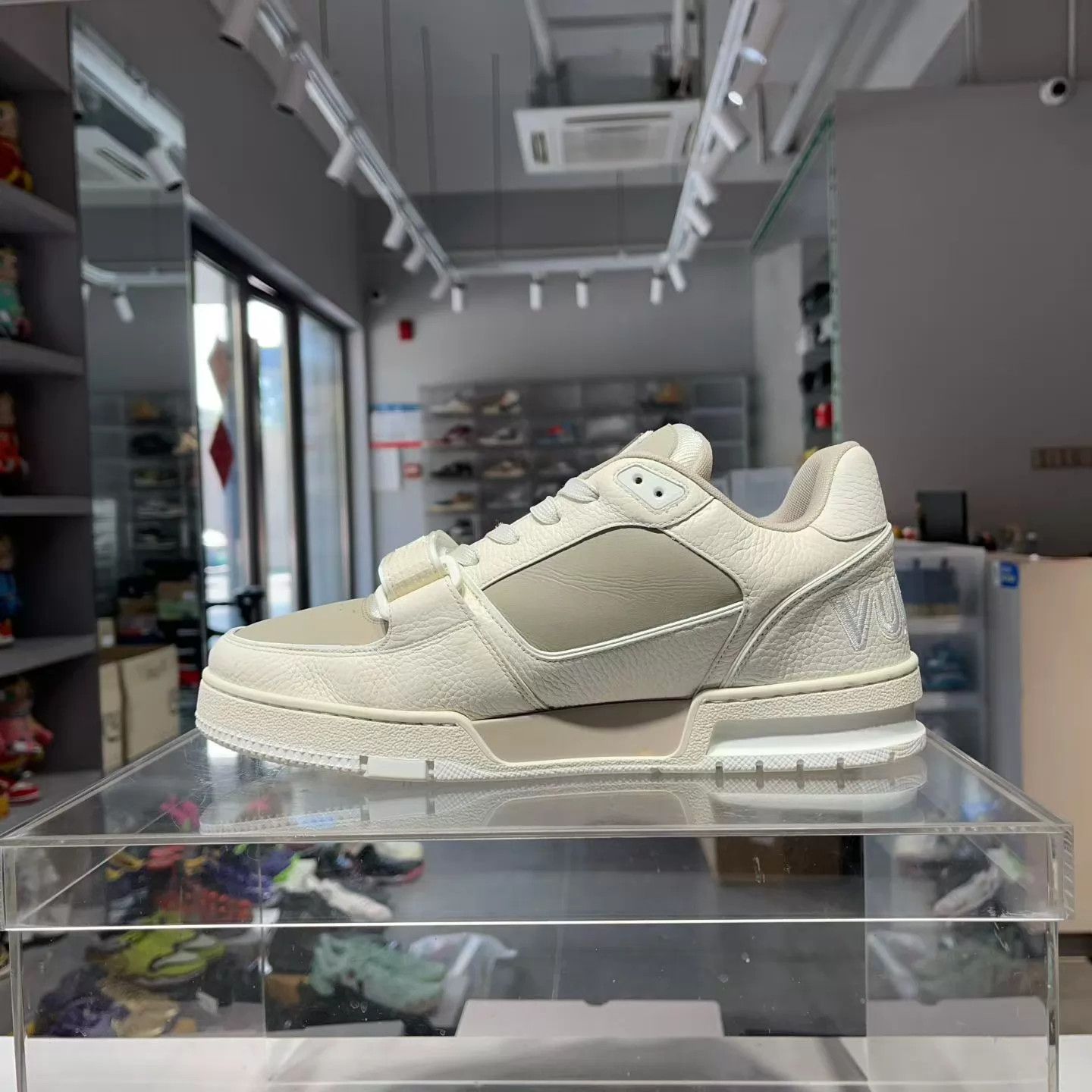 Louis Vuitton LV Trainer Beige Suede New Velcro 41 Mint (Box & Dust) Size US 8 / EU 41 - 6 Thumbnail