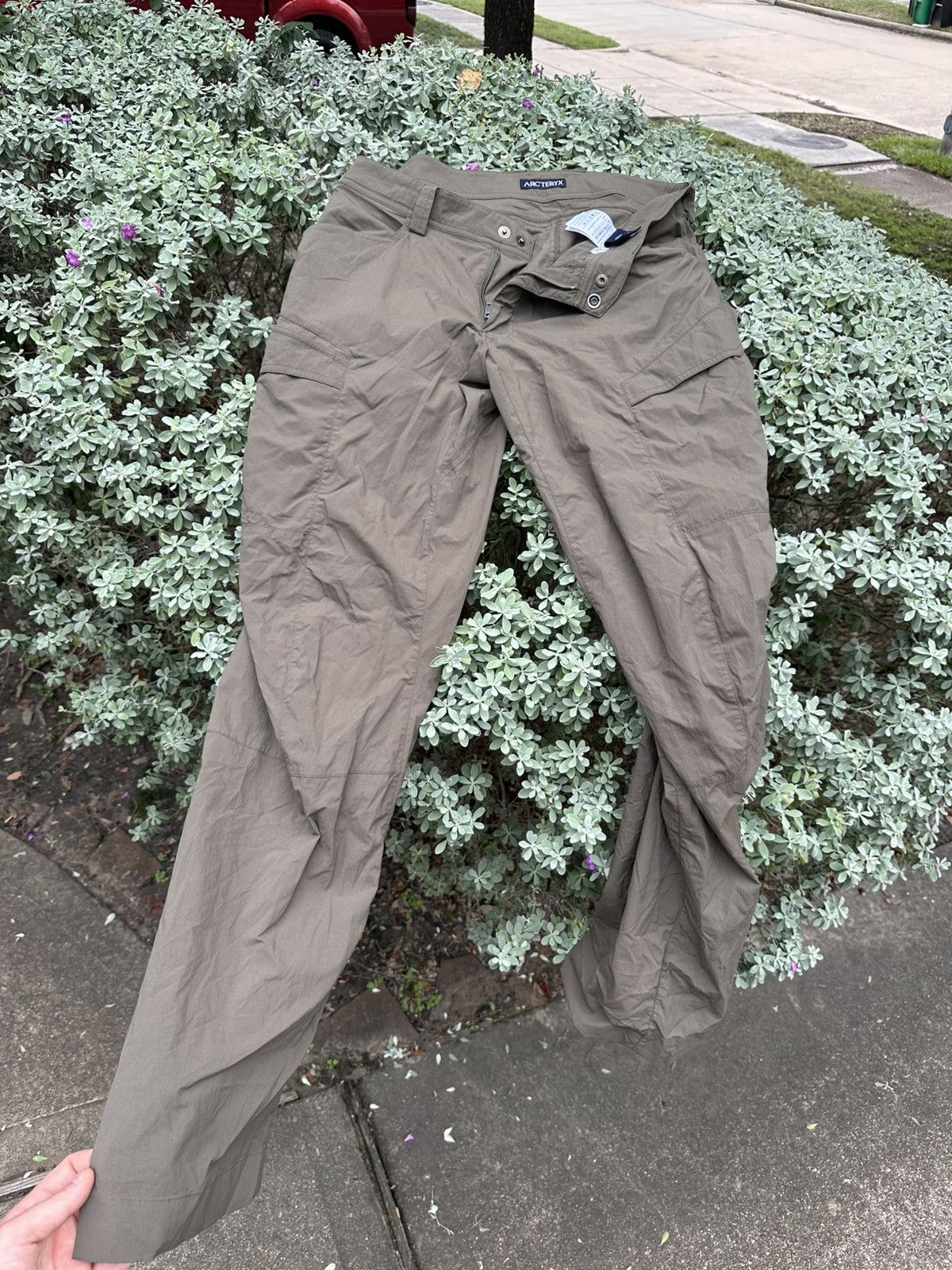 Arc'teryx Arc’teryx nylon hiking pants Size US 33 - 2 Thumbnail