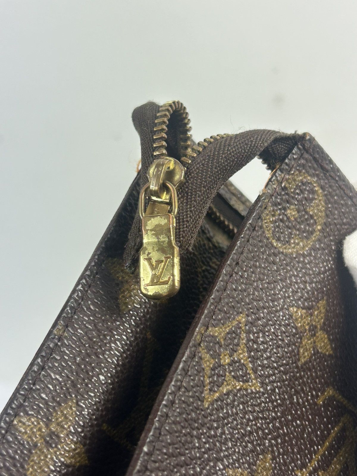 Louis Vuitton Louis Vuitton Monogram Toiletry Bag Size ONE SIZE - 5 Thumbnail