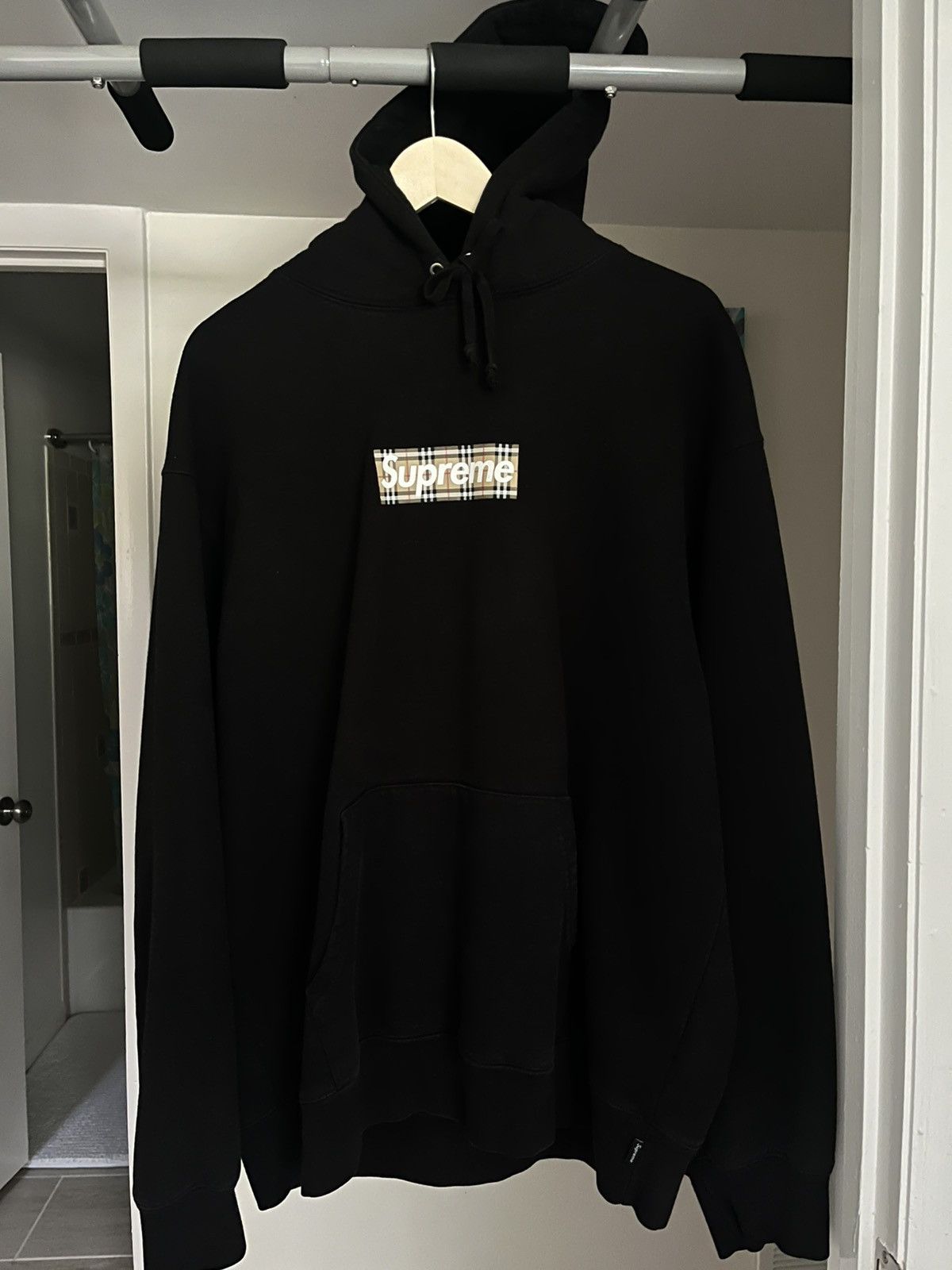 パーカー・フーディ Supreme Burberry Box Logo Hooded Sweatshirt Heather Grey mqdefault.jpg