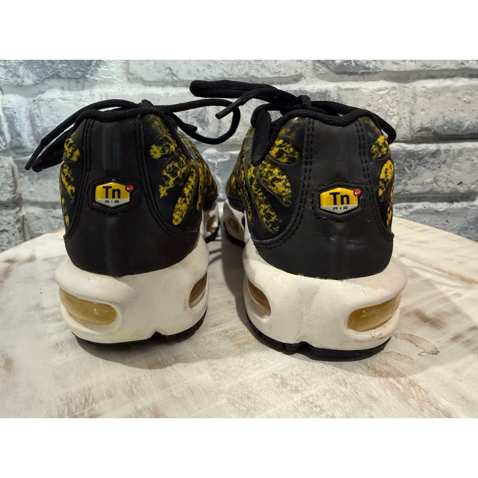 Nike Nike Air Max Plus Yellow Snakeskin Size 7.5w CT1555-001 Size US 7.5 / IT 37.5 - 4 Thumbnail