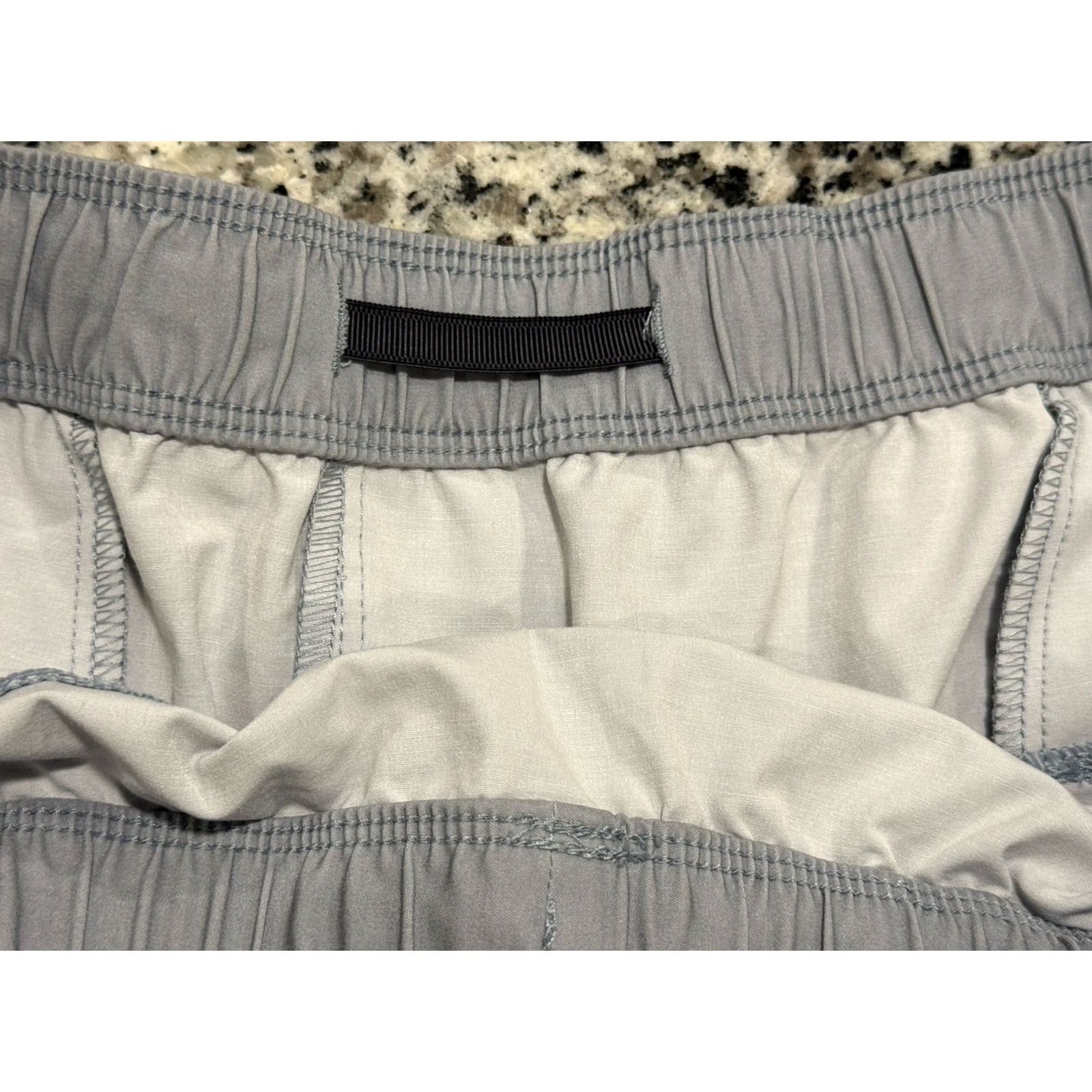 Vuori Vuori Shorts Mens Gray Unlined Performance Gym V369 Short Size US 33 - 6 Thumbnail