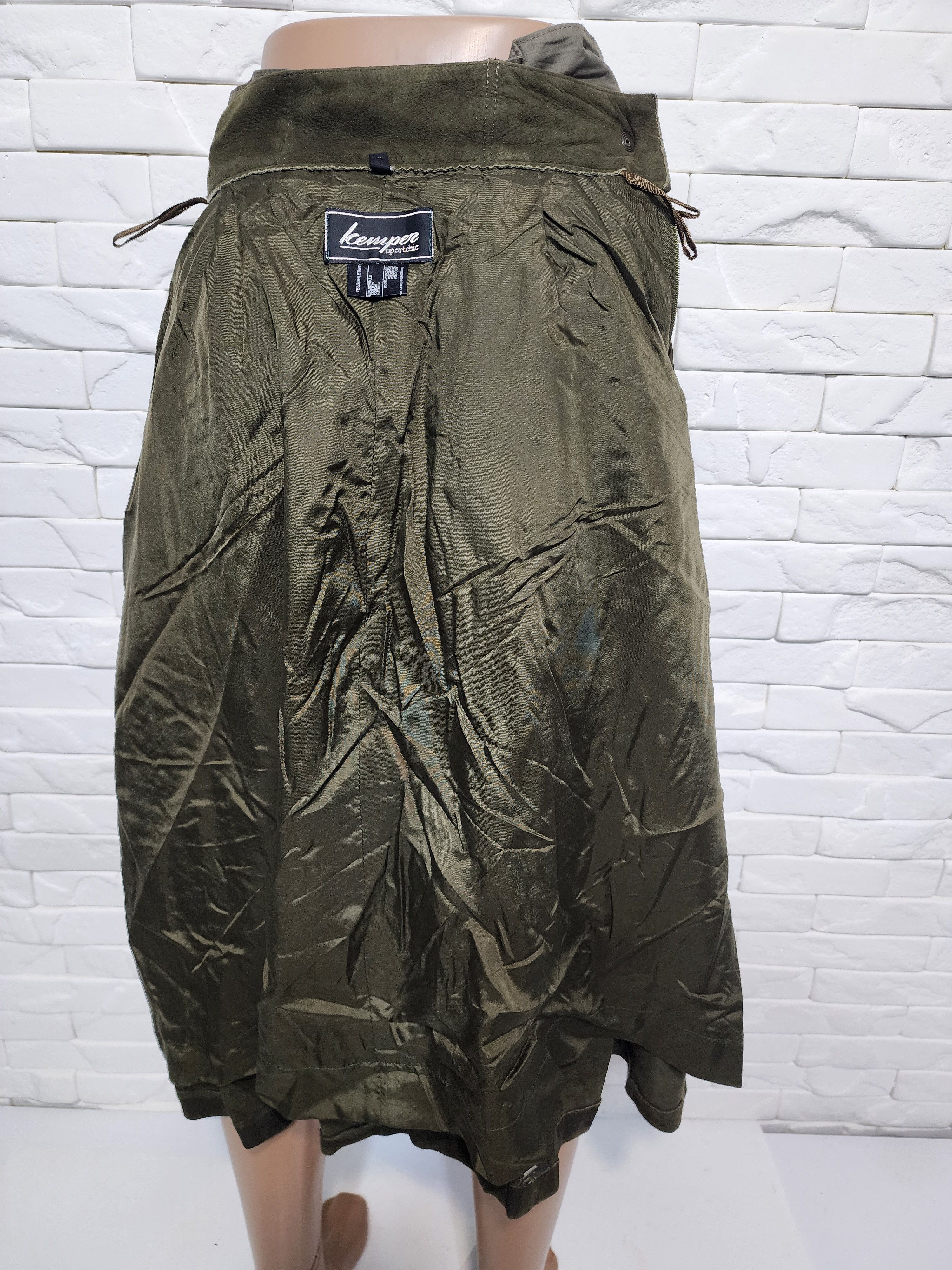 Genuine Leather Green leather skirt. Stylish green suede skirt. Size 27" / US 4 / IT 40 - 9 Thumbnail