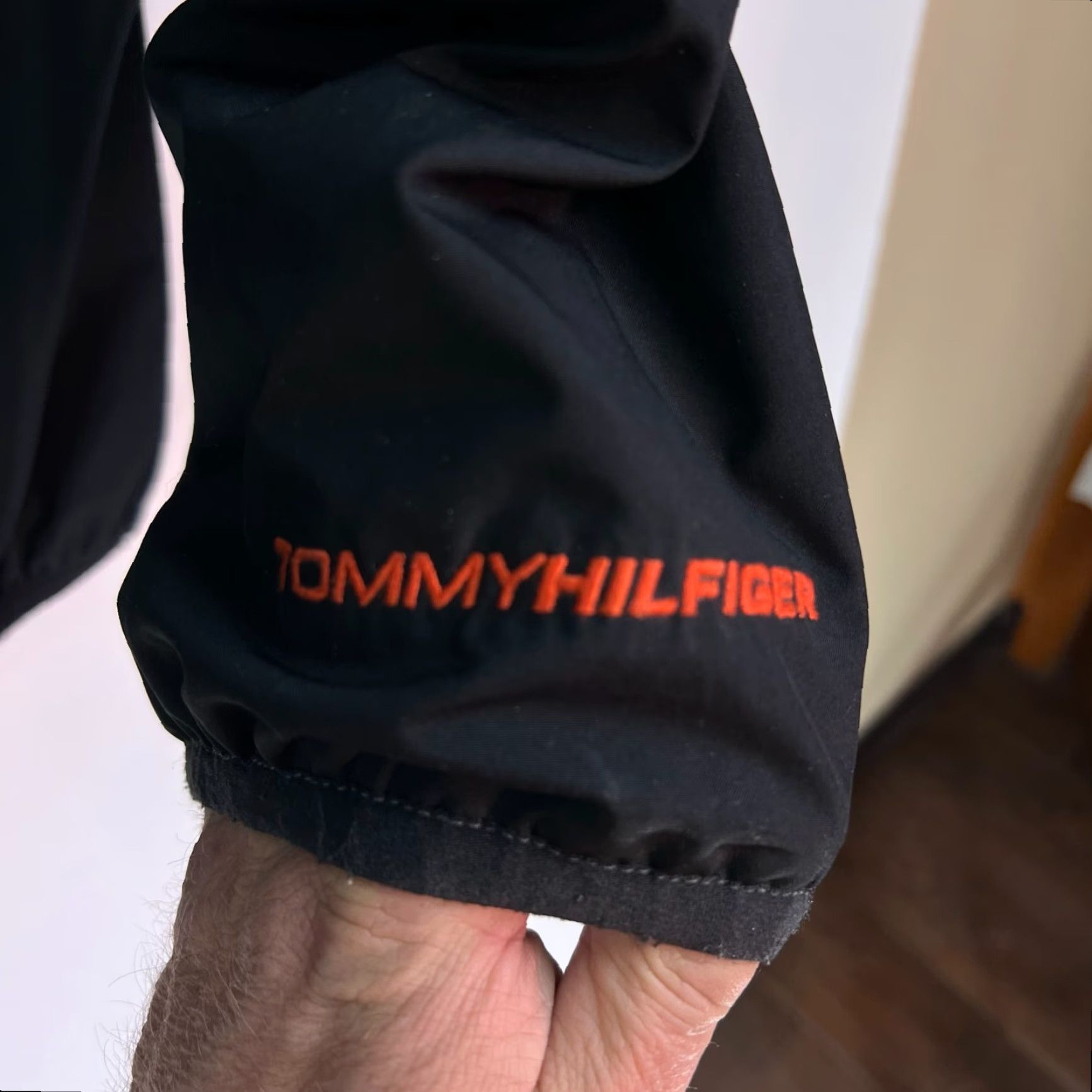 Tommy Hilfiger VINTAGE Tommy Hilfiger Lined Wind Breaker Jacket Mens XL Black Golf Casual Size US XL / EU 56 / 4 - 4 Thumbnail