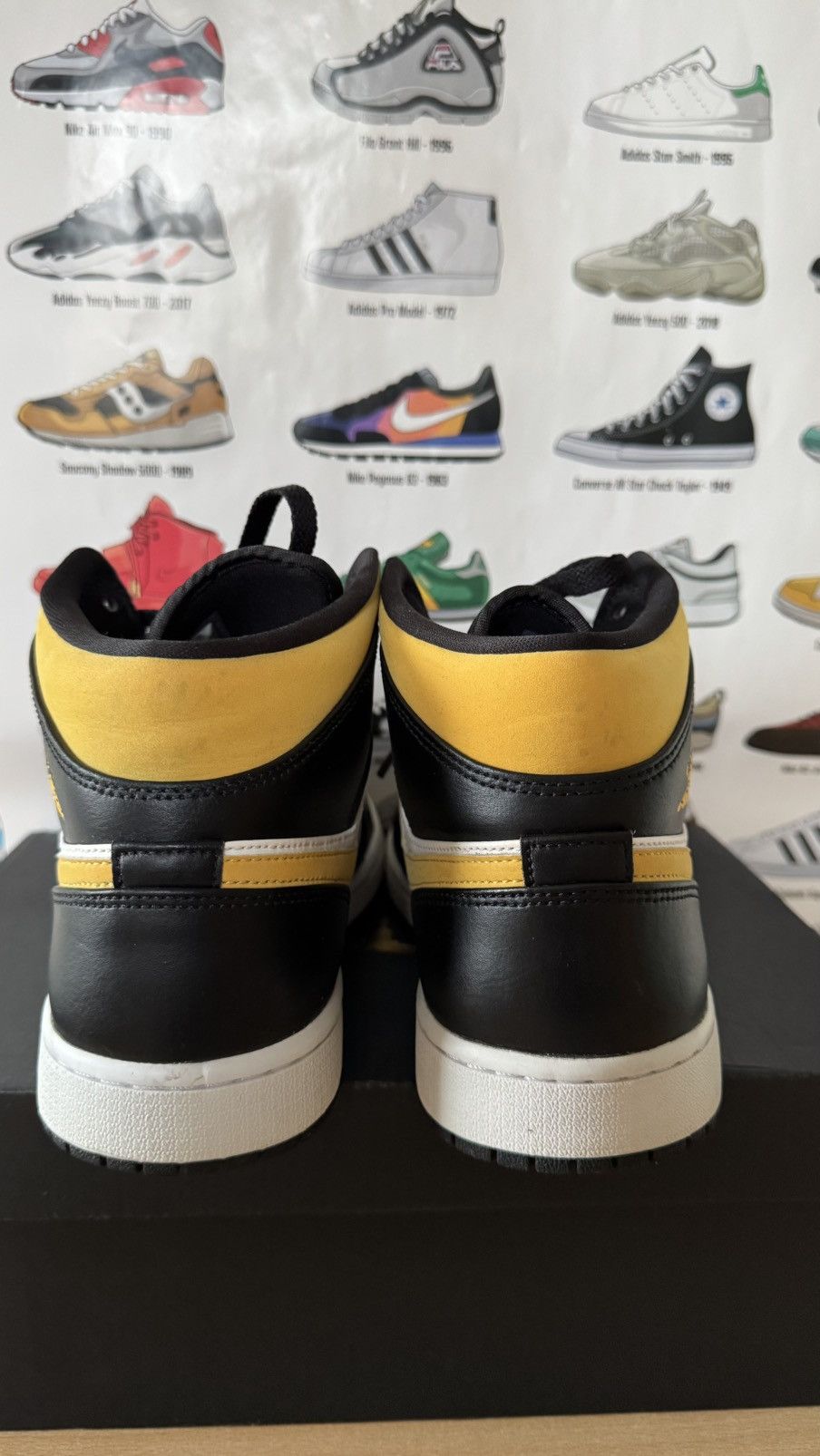 Nike Nike Air Jordan 1 Mid Size US 10 / EU 43 - 6 Thumbnail