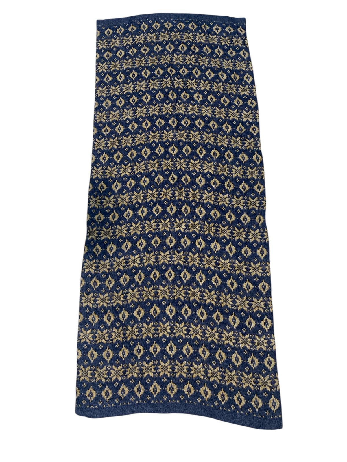 Giorgio Armani Giorgio Armani Scarf / Wrap / Wool 58x24 inches Size ONE SIZE - 3 Thumbnail