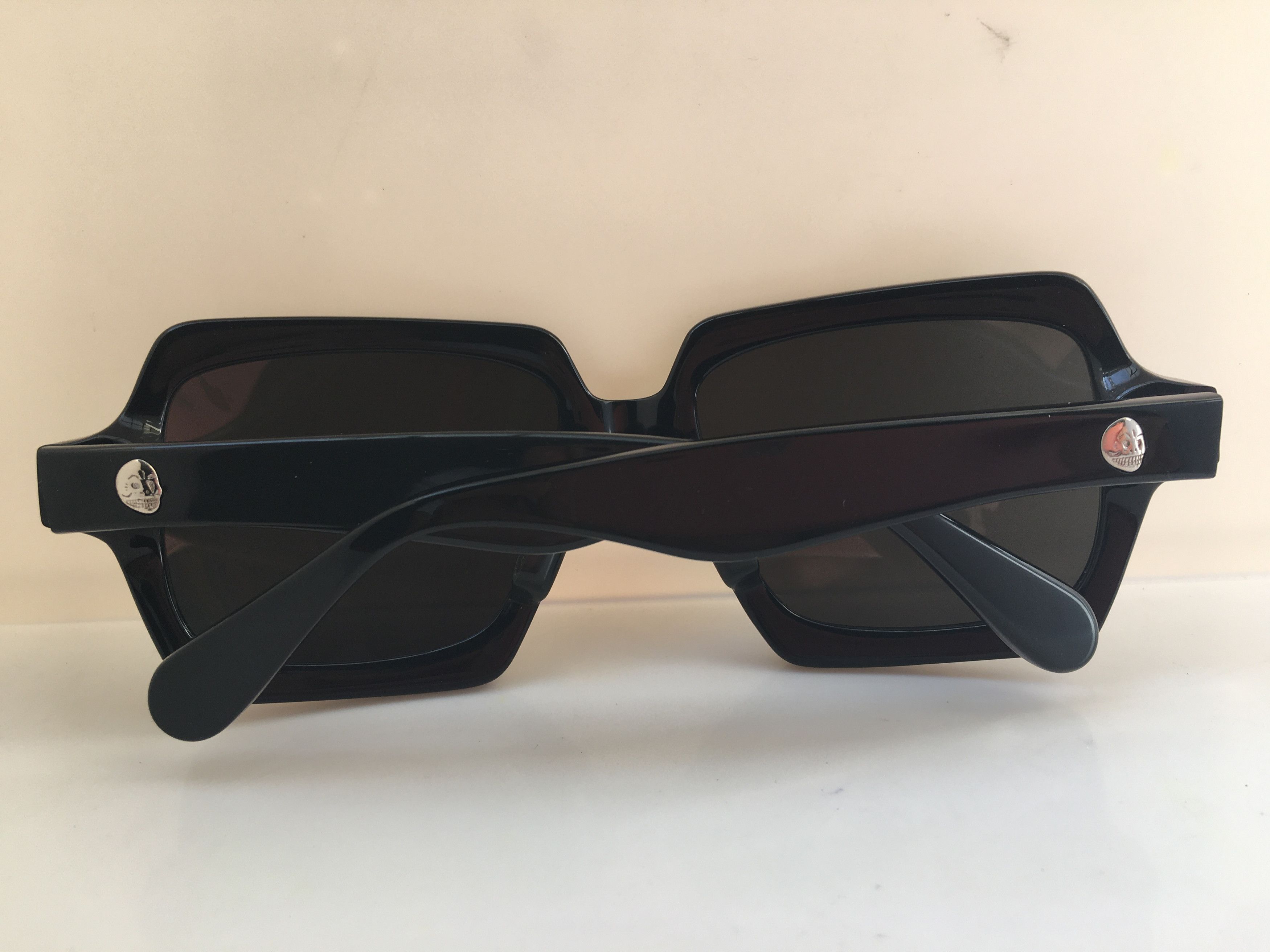 Vintage Vintage HUMAN SKULL H1225 Black Sunglasses Size ONE SIZE - 9 Thumbnail