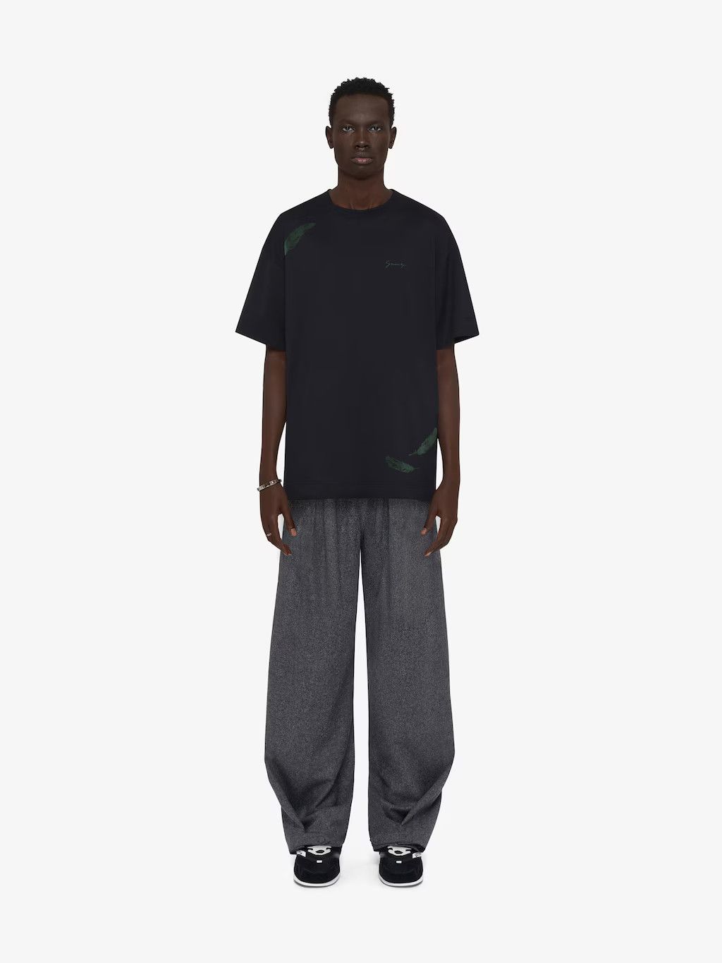 Givenchy o1w1db10325 Standrad Short Slaave Base in Black/ Green Size US XL / EU 56 / 4 - 3 Thumbnail