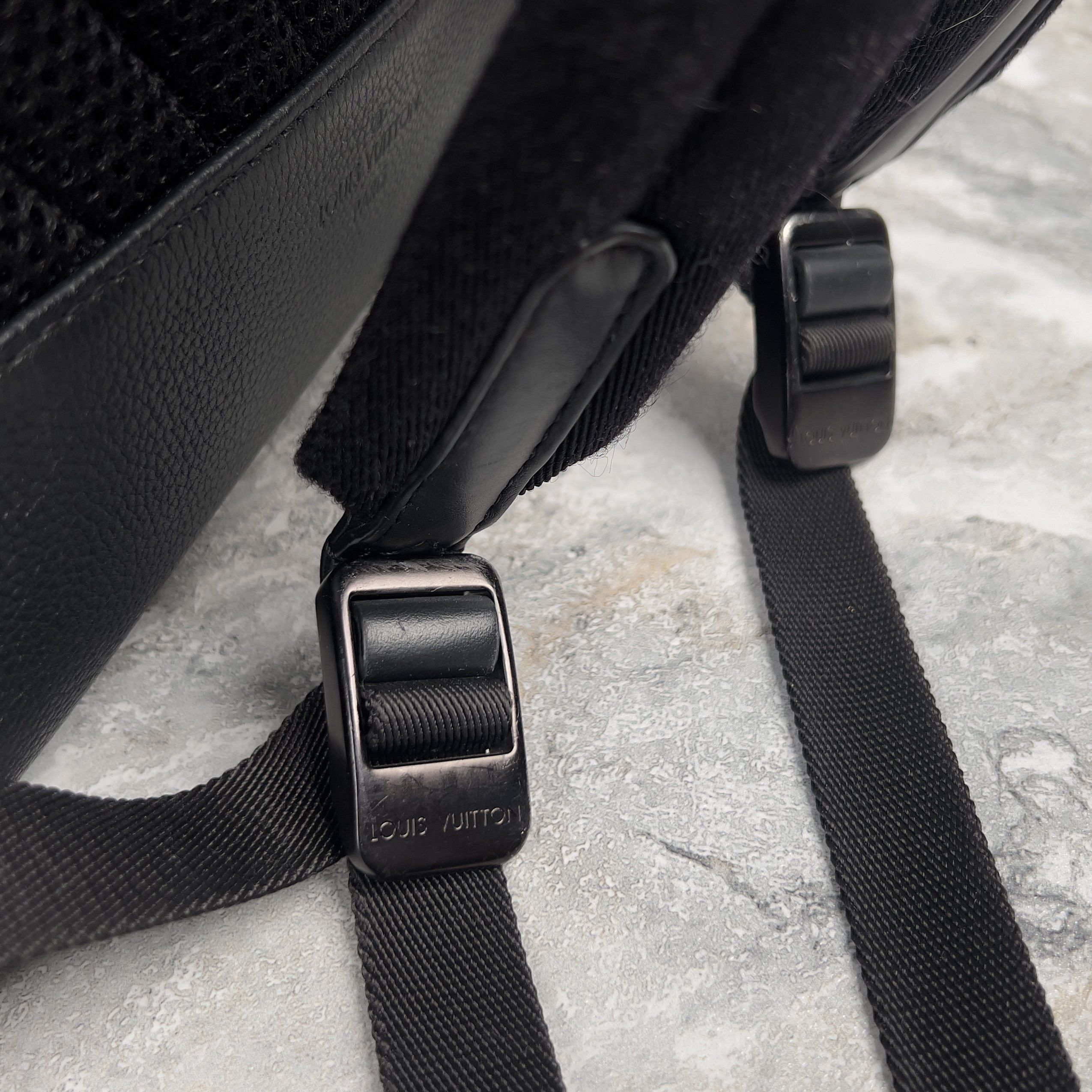 Louis Vuitton Louis Vuitton Aerogram Takeoff Backpack Grain Leather Size ONE SIZE - 12 Thumbnail