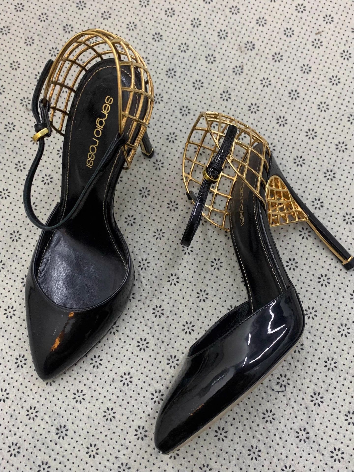 Sergio Rossi Sergio Rossi Black Patent Gold Grid Heels 37 Size US 6 / IT 36 - 2 Thumbnail