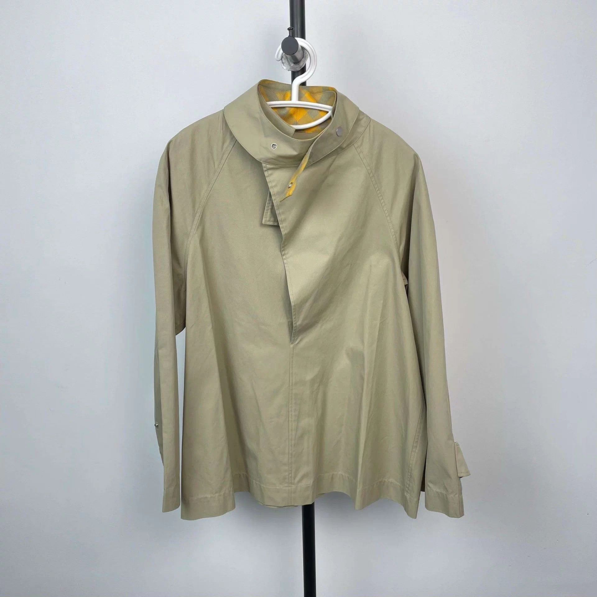 Burberry Burberry Light Green 32Shirt Size XXS / US 00 / IT 34 - 1 Thumbnail