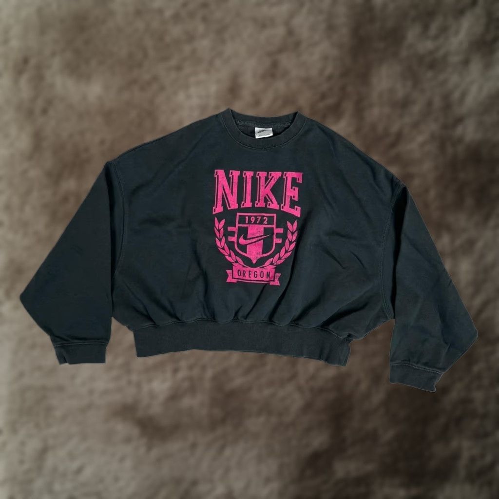 Nike **Nike Women's 1972 Crest Gray Pullover Sweatshirt** User: **Nike Women's Gray 1972 Crest Pullover Sweatshirt** Size L / US 10 / IT 46 - 1 Thumbnail