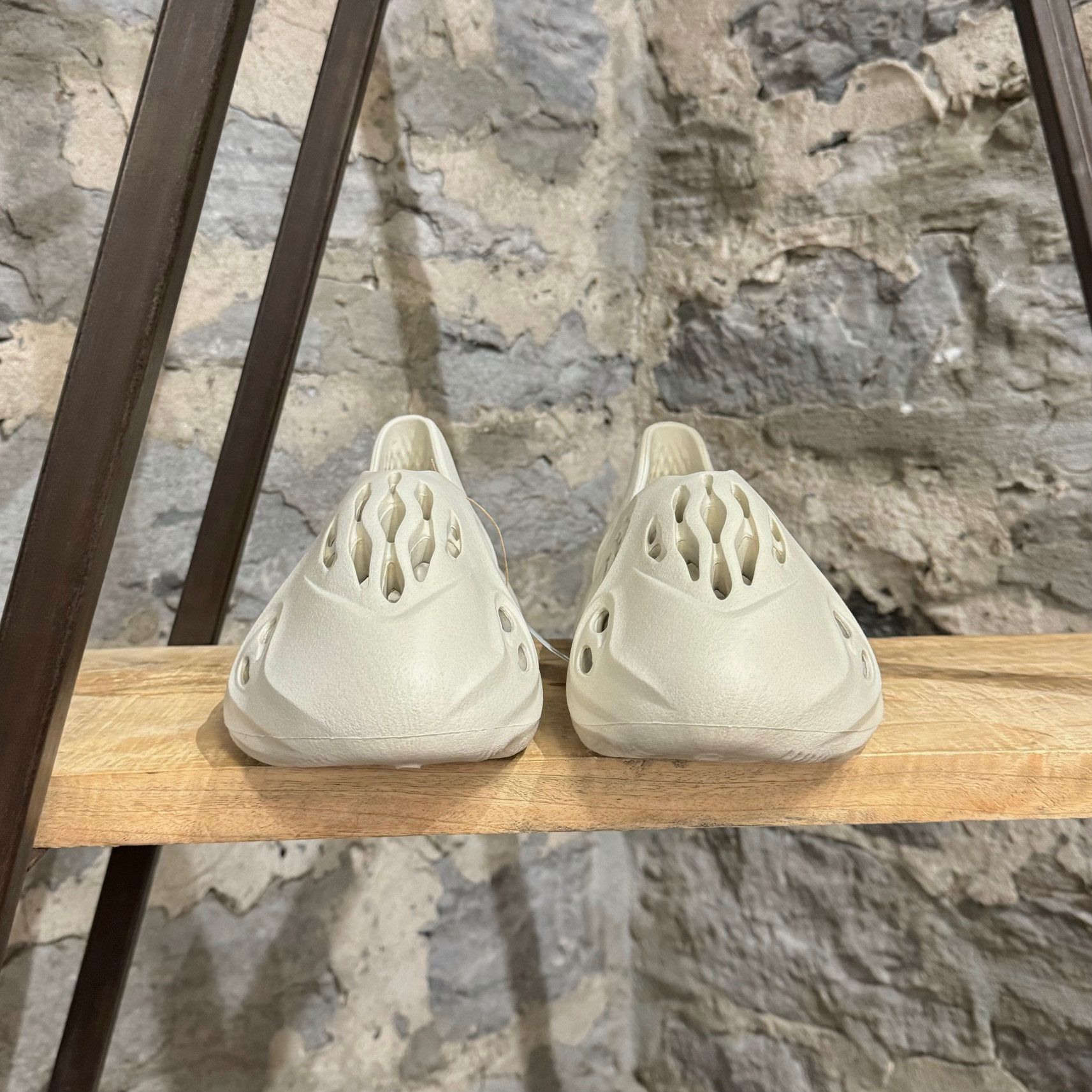 Adidas × Kanye West Adidas Yeezy Foam Sand Runner Sneakers Size US 10 / EU 43 - 3 Thumbnail