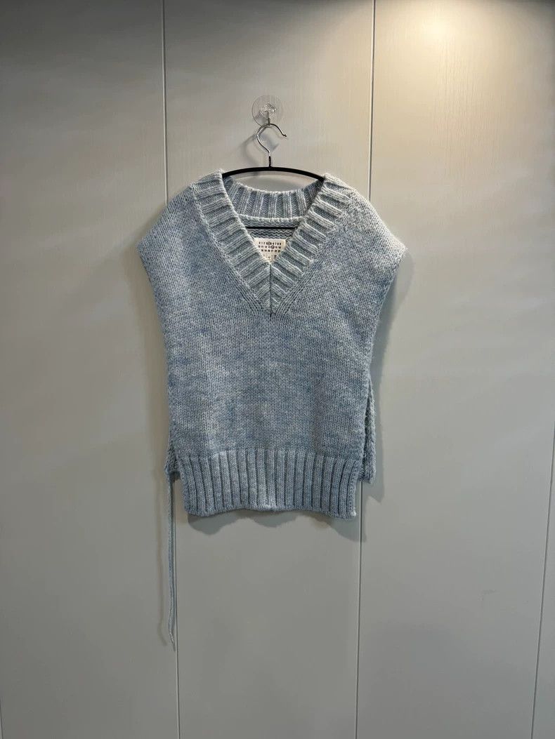 Maison Margiela Maison Margiela Cashmere, knitted vest, vest 2501-Nextarrow Size US S / EU 44-46 / 1 - 1 Thumbnail