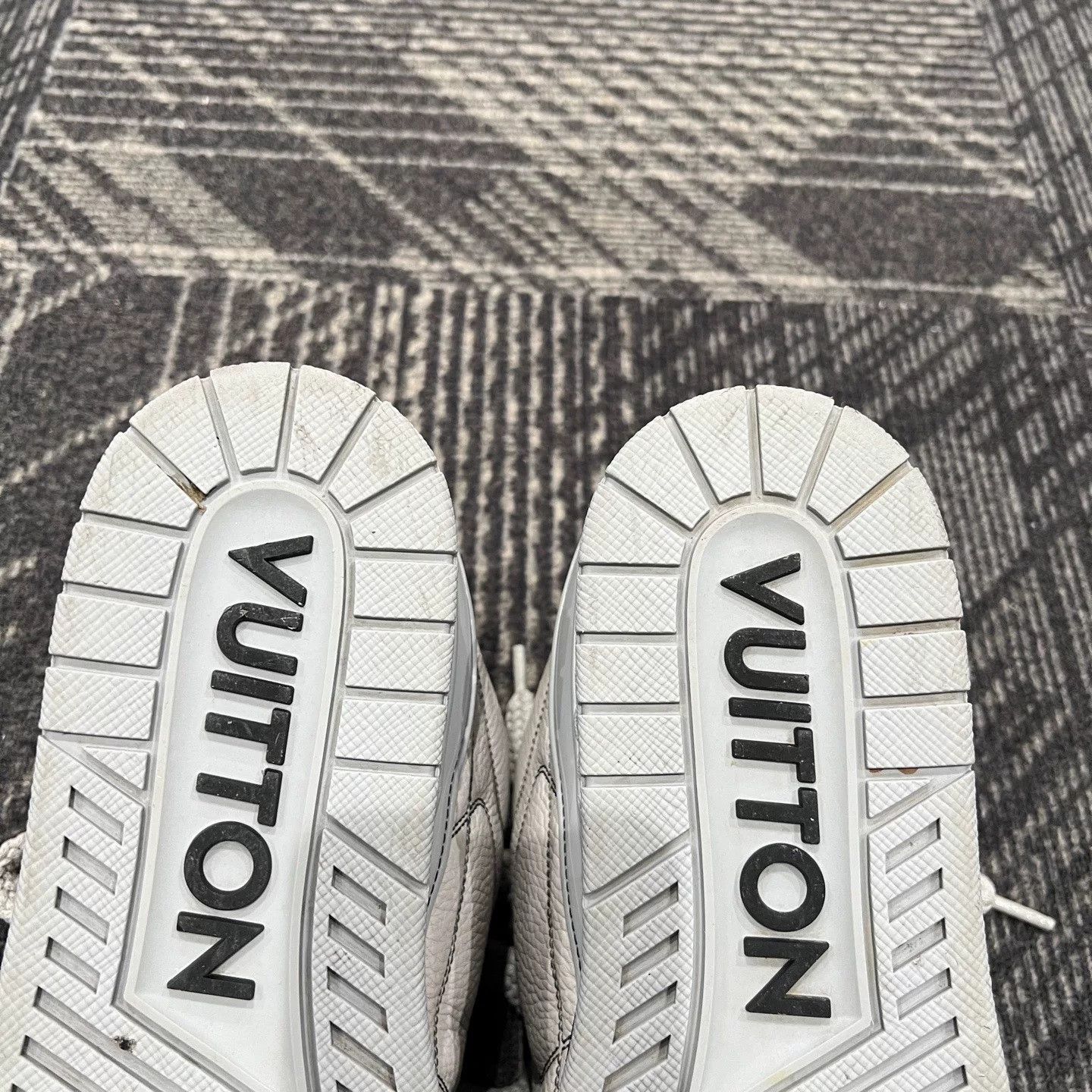 Louis Vuitton Louis Vuitton Skate Shoes Size 43 Size US 5 / EU 37 - 8 Thumbnail