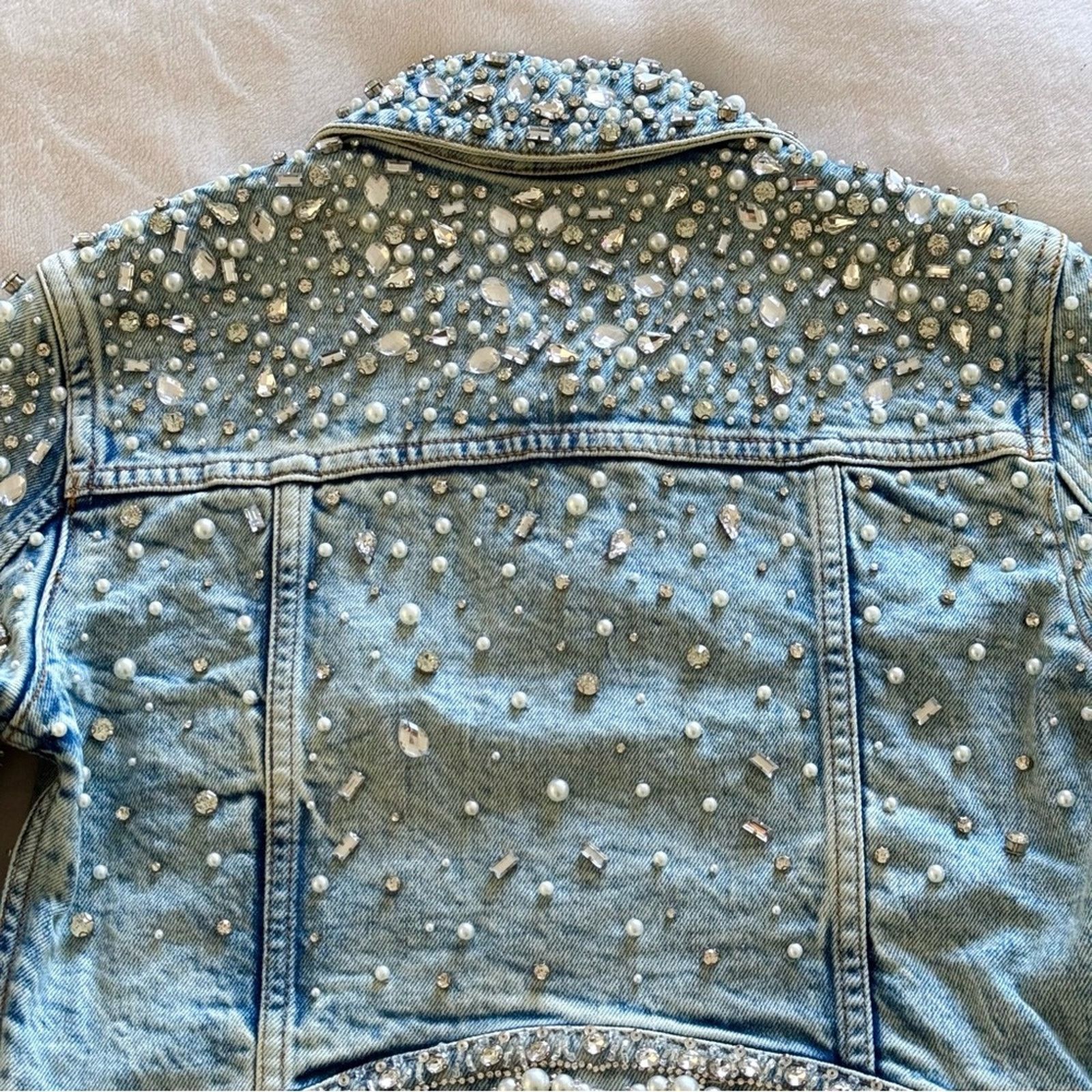 Alice + Olivia NWOT! Alice + Olivia Nelson Embellished Denim Jacket Size XS Size XS / US 0-2 / IT 36-38 - 12 Thumbnail