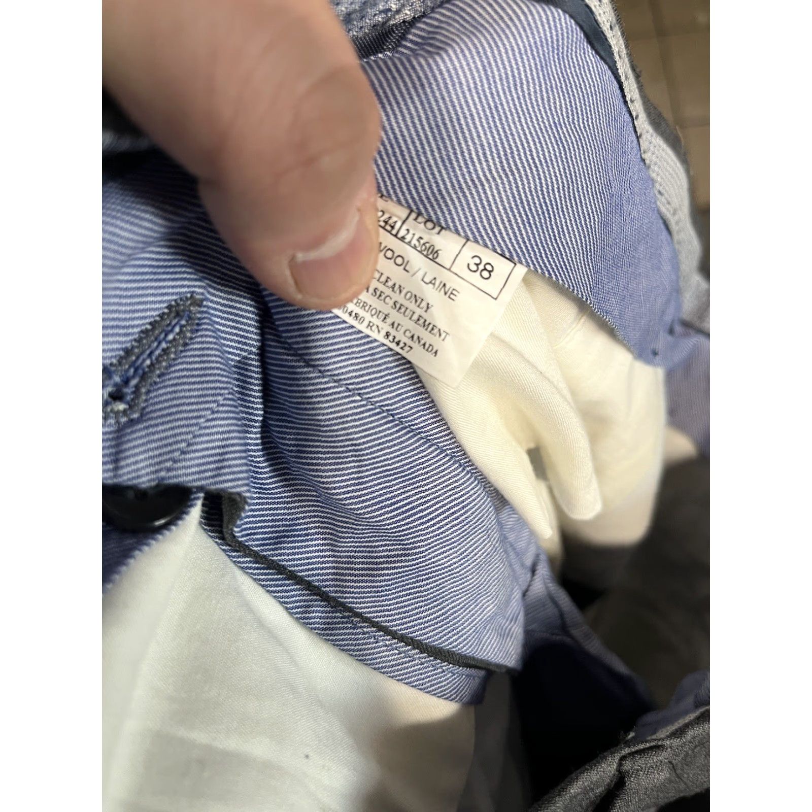 Bloomingdale's Bloomingdale's Men's Pants Wool Dress Pants Tailored Gray 38x30 Regular Inseam 30 Waist 38 Size 38 Mens Brand Bloomingdale's Size US 38 / EU 54 - 7 Thumbnail