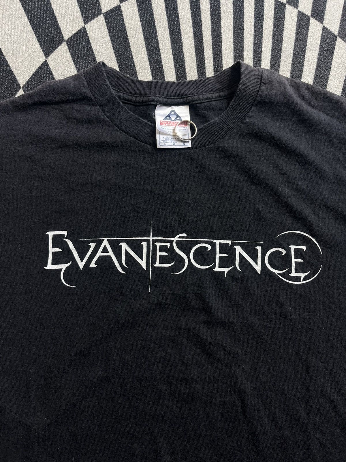 Band Tees Vintage EVANESCENCE Logo 2003’s (faded right arm) Band Size US L / EU 52-54 / 3 - 6 Thumbnail