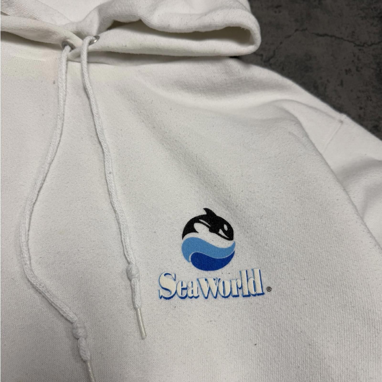 Tultex 90s Sea World Hoodie — M — Size US M / EU 48-50 / 2 - 4 Thumbnail