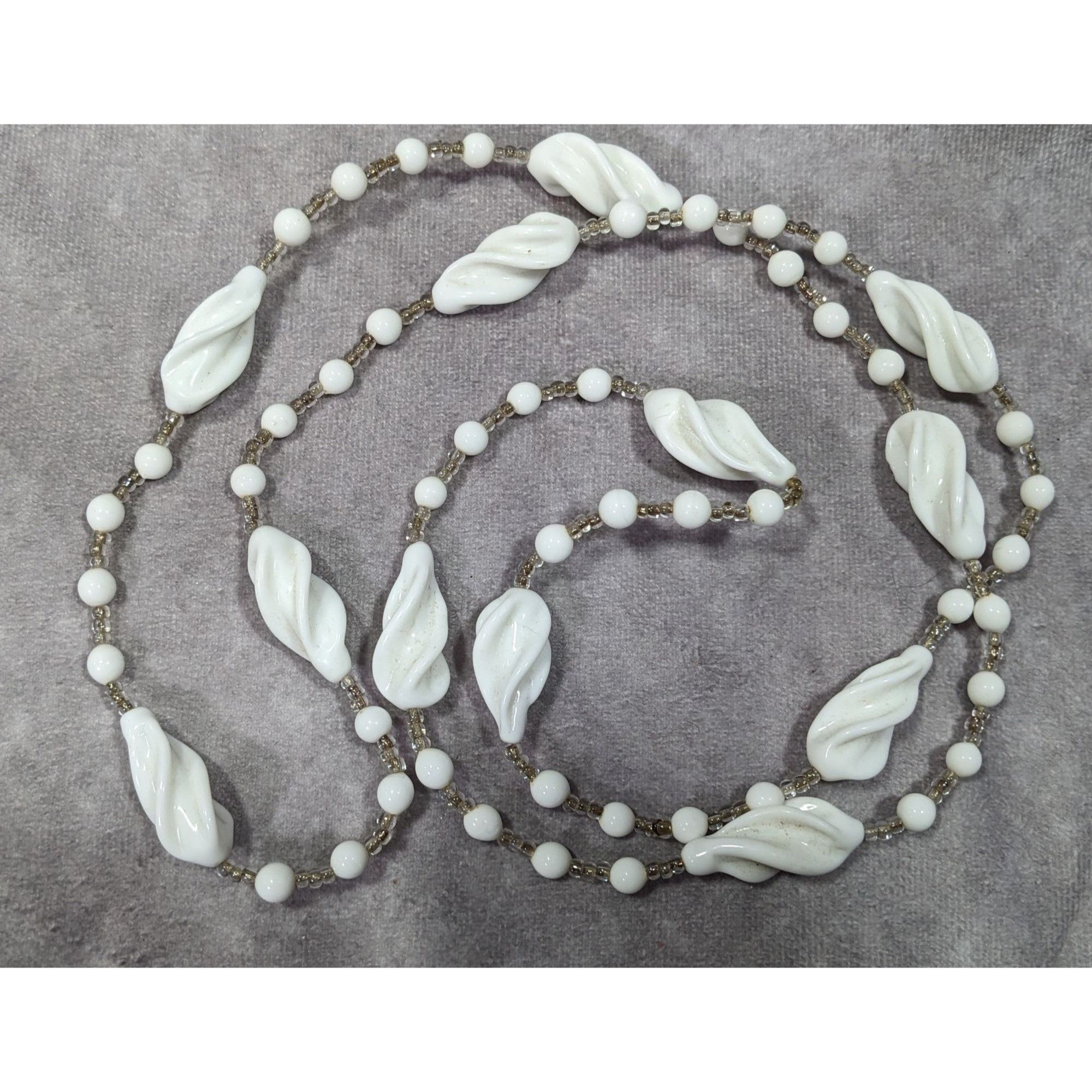 Other Vintage White Lucite And Glass Beaded Necklace Size ONE SIZE - 8 Thumbnail