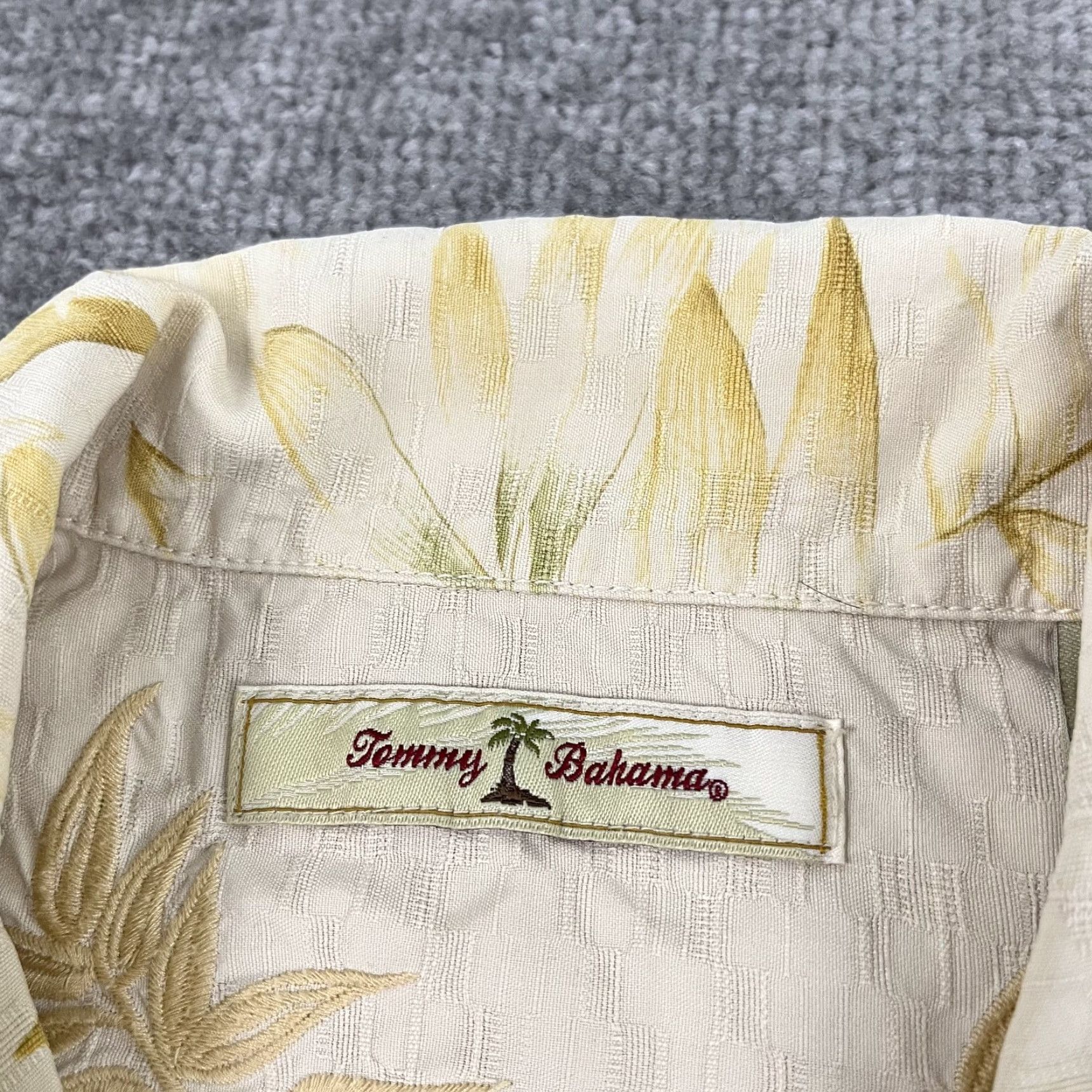 Tommy Bahama Tommy Bahama Shirt Mens Medium Yellow Silk Button Up Pineapple Hawaiian Resort Size US M / EU 48-50 / 2 - 2 Thumbnail