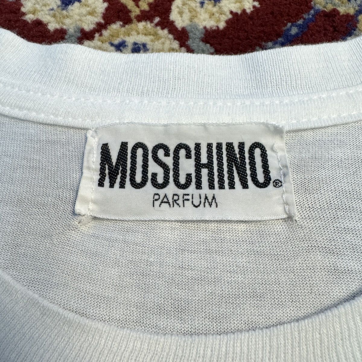Moschino Vintage 90s Moschino Parfum Fragrance Heart logo tee Italy Size US L / EU 52-54 / 3 - 4 Thumbnail