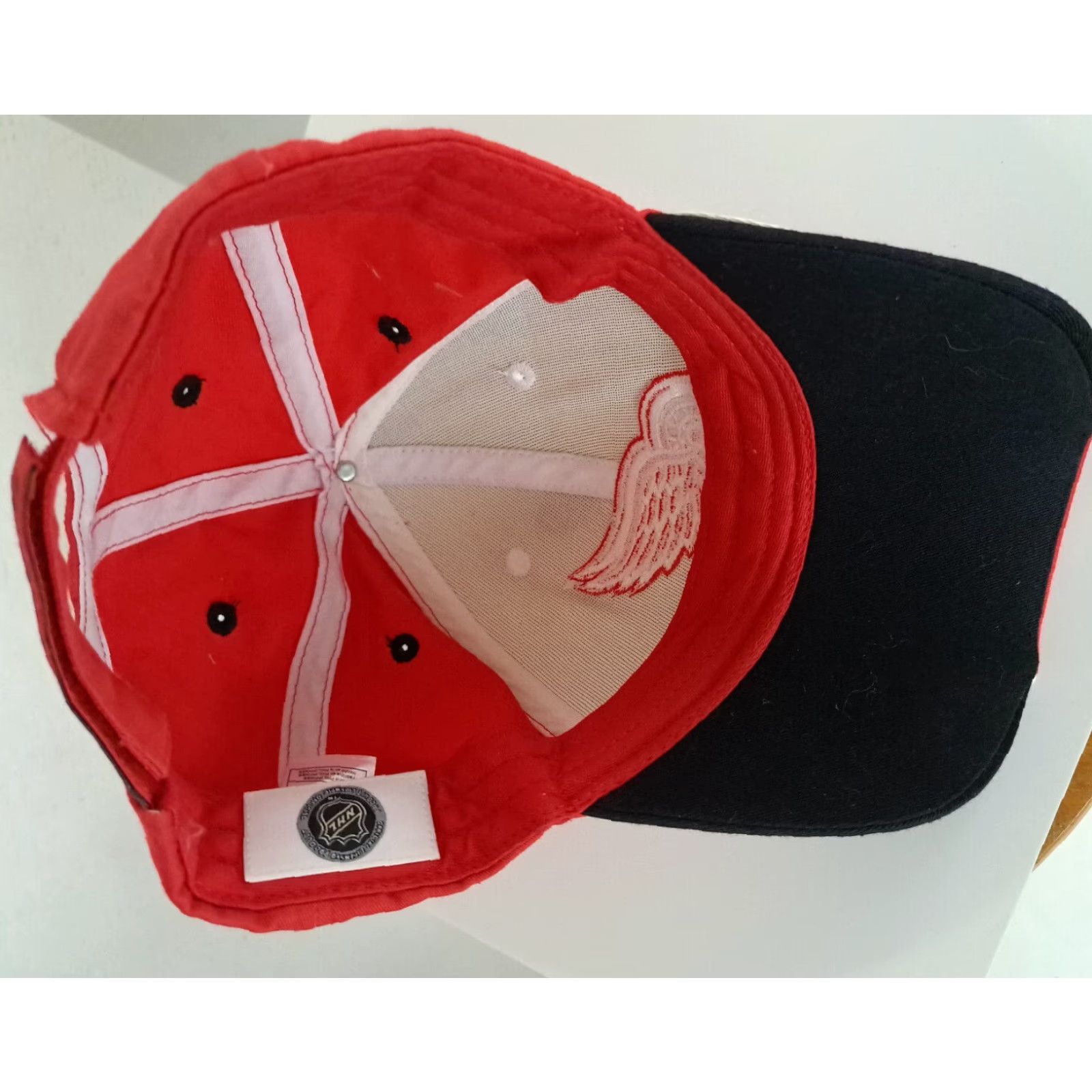NHL **VINTAGE NHL Detroit Red Wings Adjustable Hockey Baseball Cap 90s** User: Vintage NHL Detroit Red Wings Adjustable Hockey Baseball Cap 90s Size ONE SIZE - 4 Thumbnail
