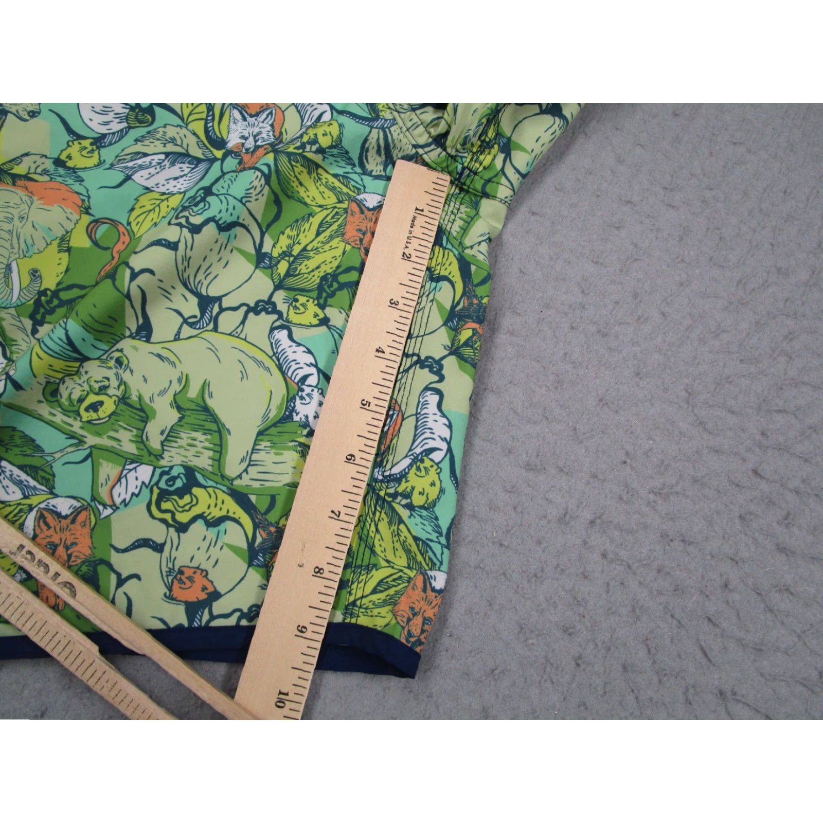 Vintage William Murray Shorts Mens 34 Green AOP Animals 8" Swim Trunks Resort Size US 34 / EU 50 - 4 Thumbnail