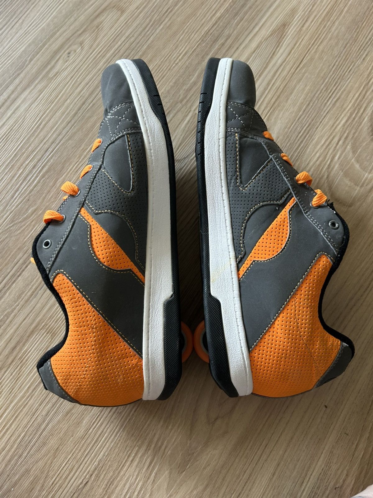 Heelys RARE! V2 Heelys wheel shoe size 13 mens Size US 13 / EU 46 - 6 Thumbnail