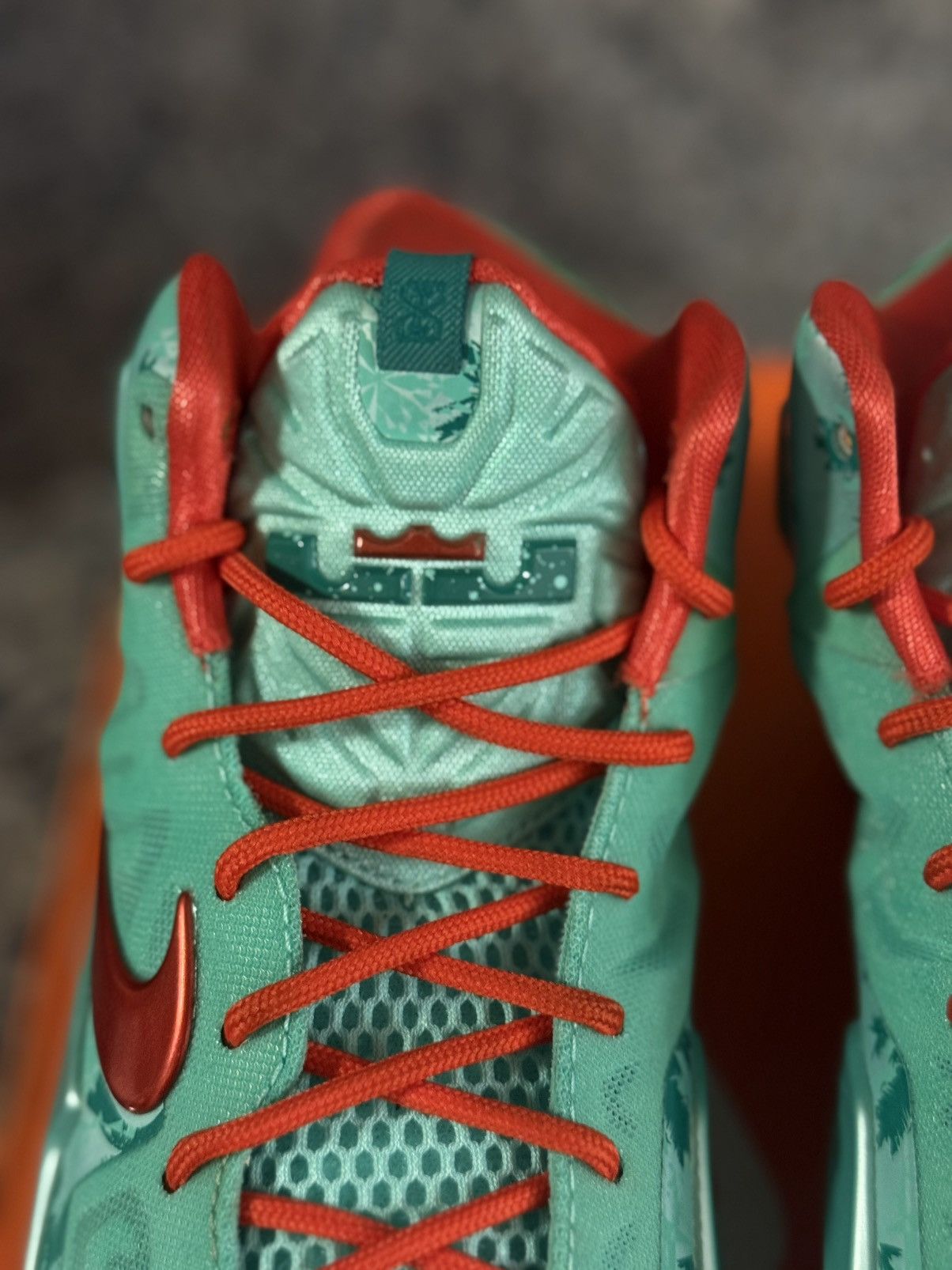 Nike 5.5Y -Nike Lebron XI 11 XMAS Christmas Arctic Green Glow Size US 5.5 / EU 38 - 4 Thumbnail