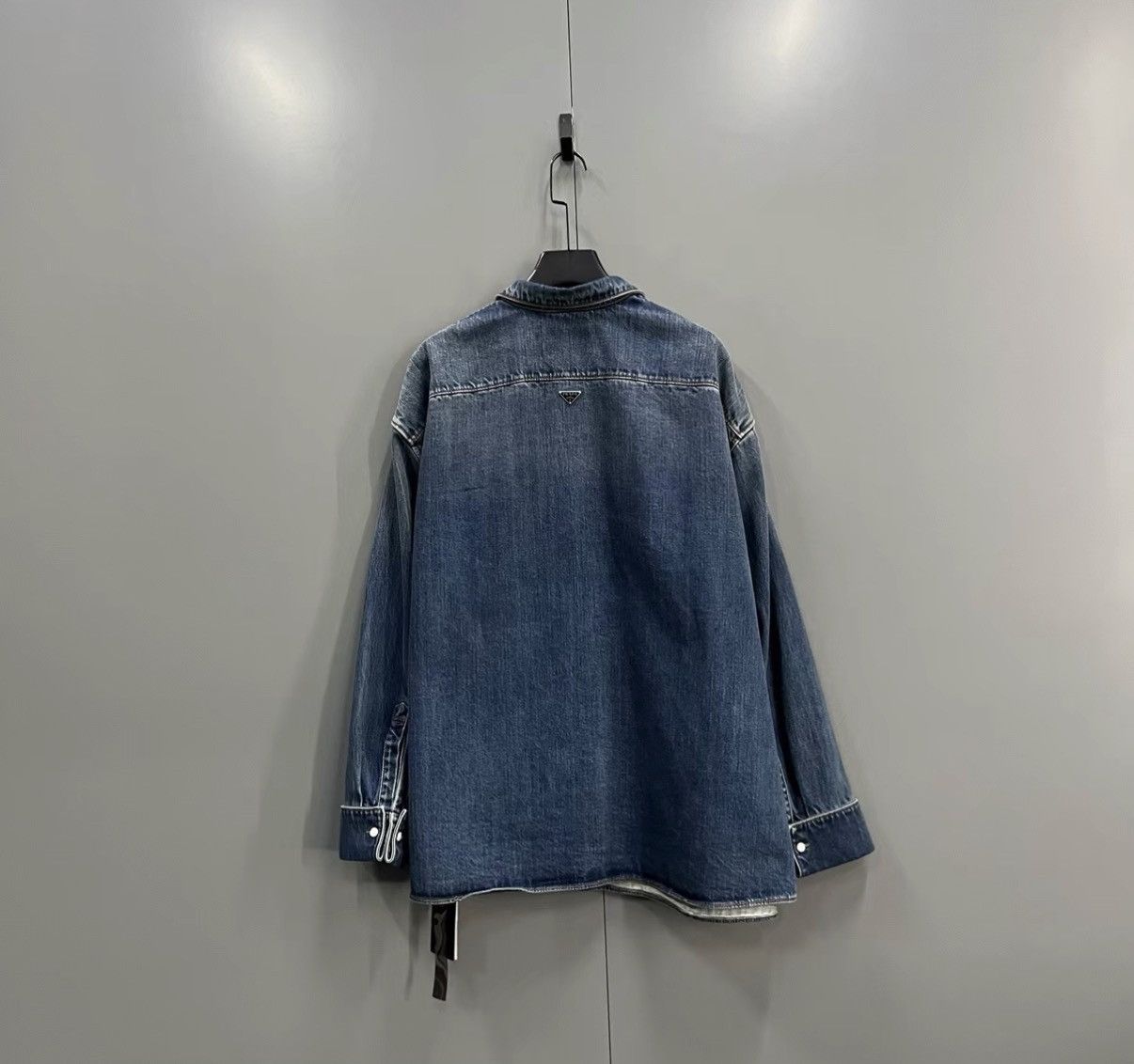 Prada PRADA triangle logo back denim shirt J41 Size US L / EU 52-54 / 3 - 2 Thumbnail