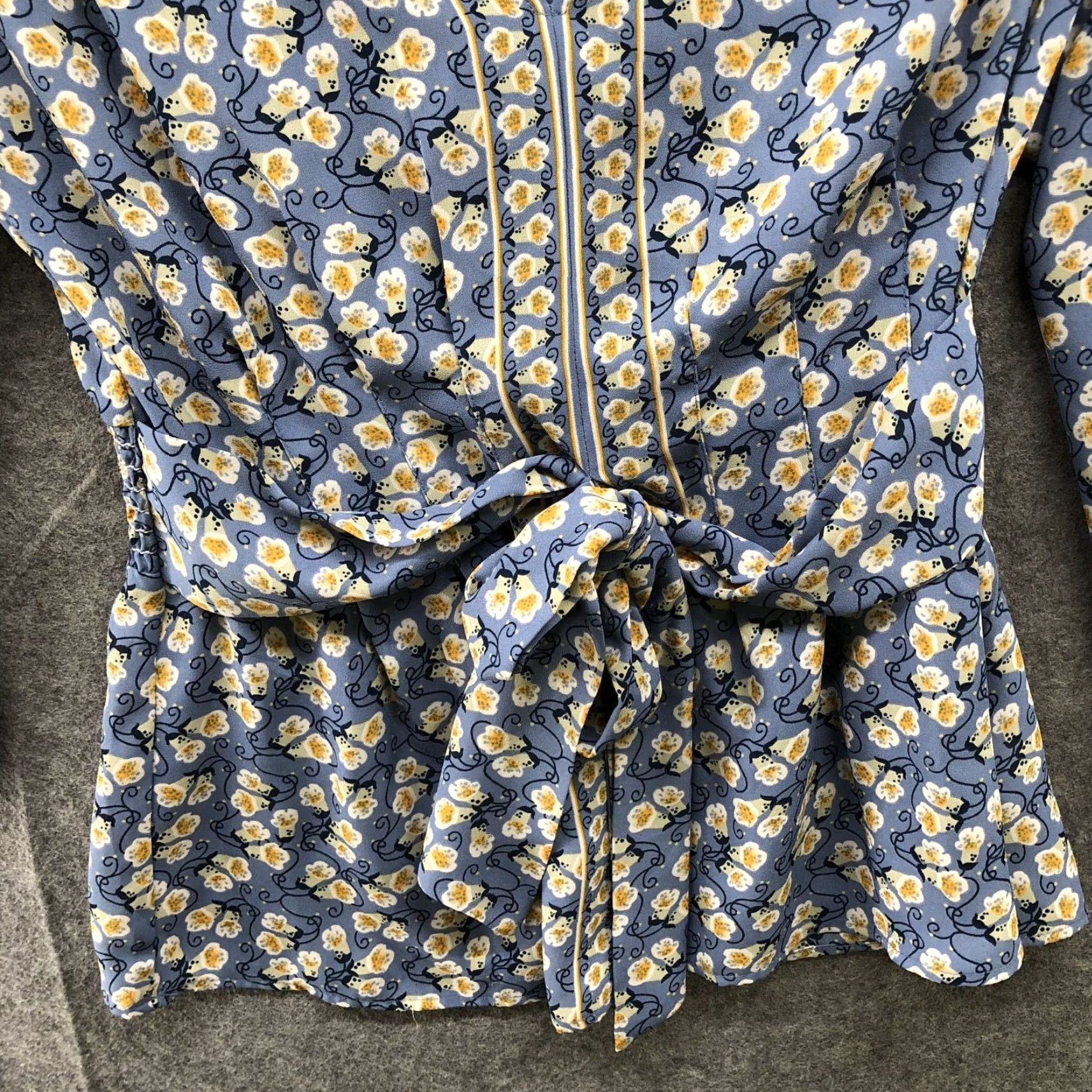 Vintage Max Studio Blouse Womens S Blue Floral Tie Waist V-Neck 3/4 Sleeve Crepe Size S / US 4 / IT 40 - 4 Thumbnail